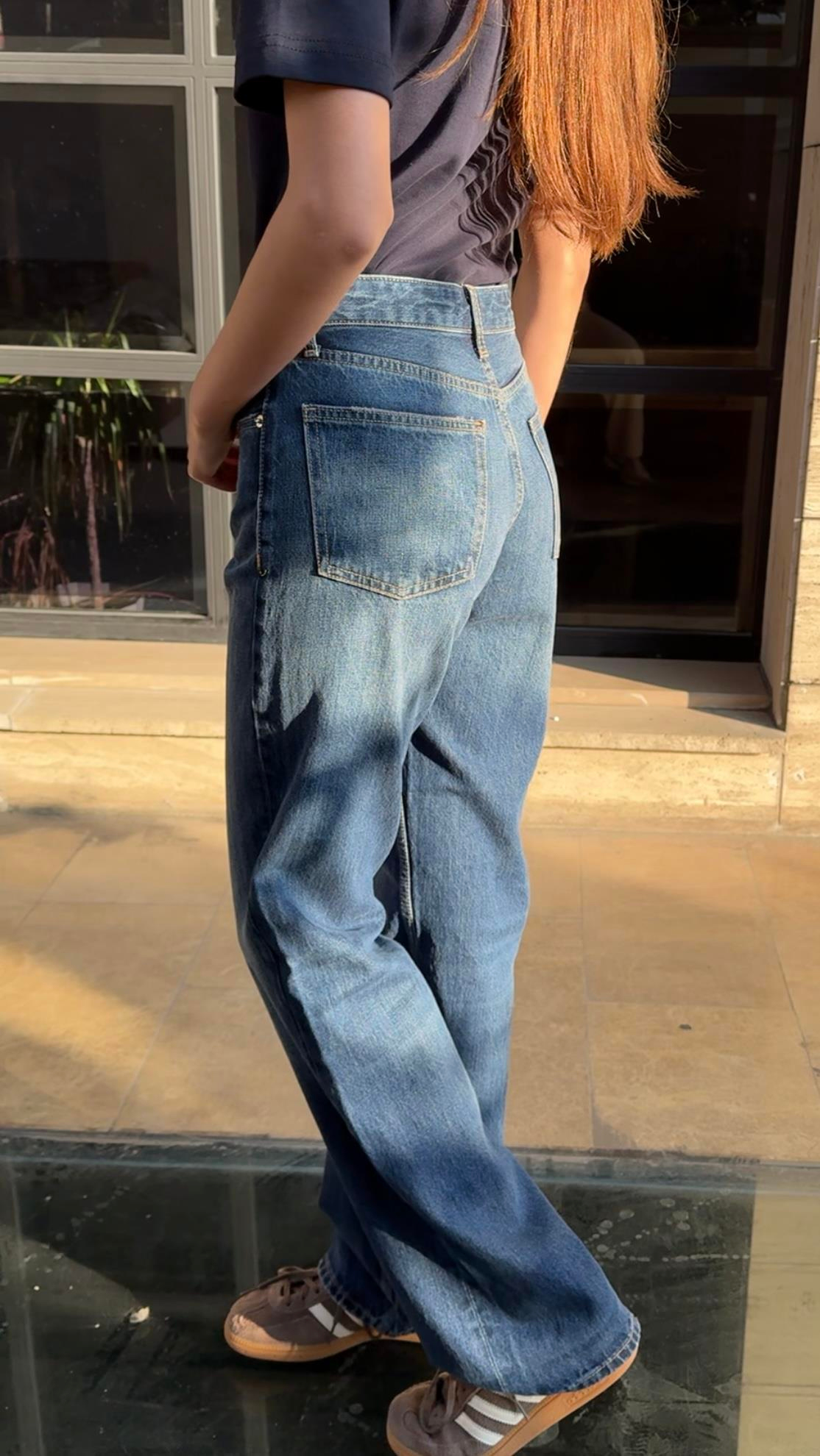 Wide leg Bol Paça Kadın Lacivert Denim Jean Kot Pantolon ve diğer Jean modellerimiz için online alışveriş mağazamızı ziyaret edin. 