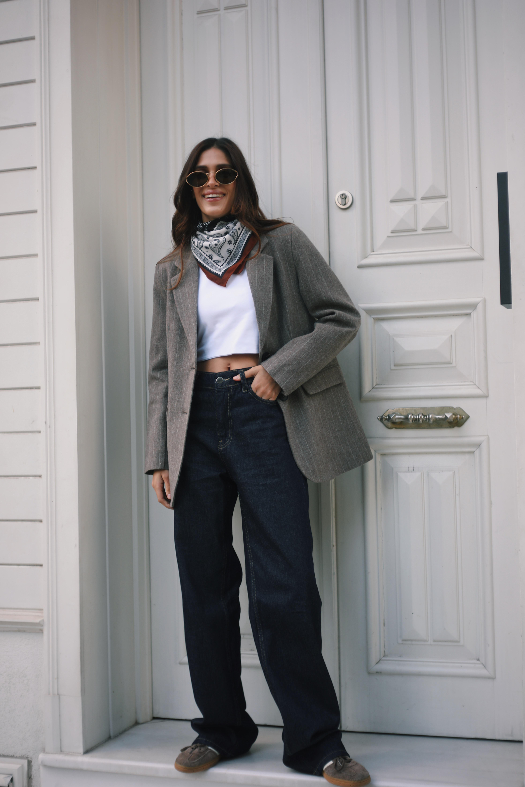 Wide leg Bol Paça Yüksek Bel Kadın Koyu Mavi Jean Kot Pantolon ve diğer Jean modellerimiz için online alışveriş mağazamızı ziyaret edin. 