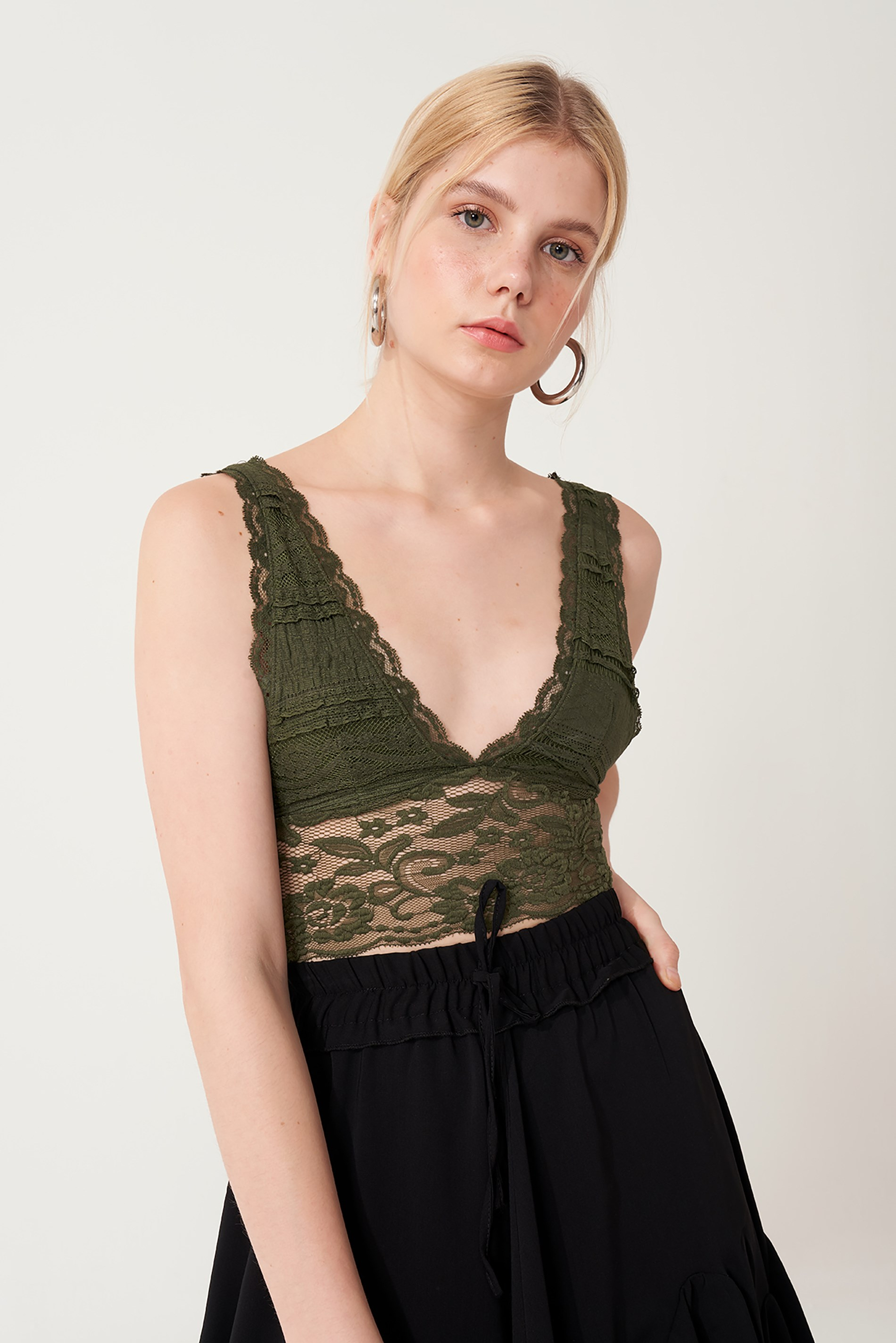 Dantelli V Yaka Bralet Top