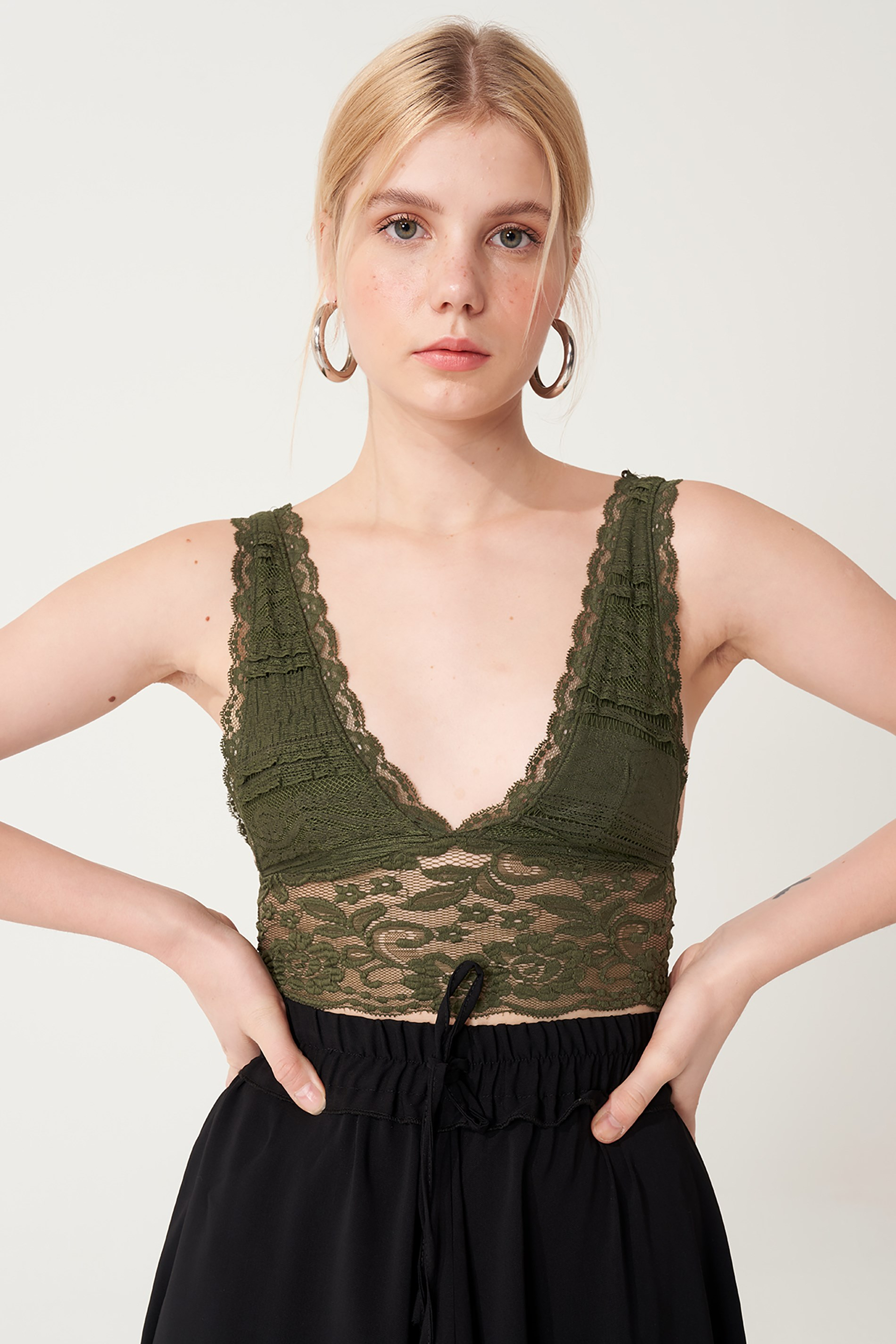 Dantelli V Yaka Bralet Top