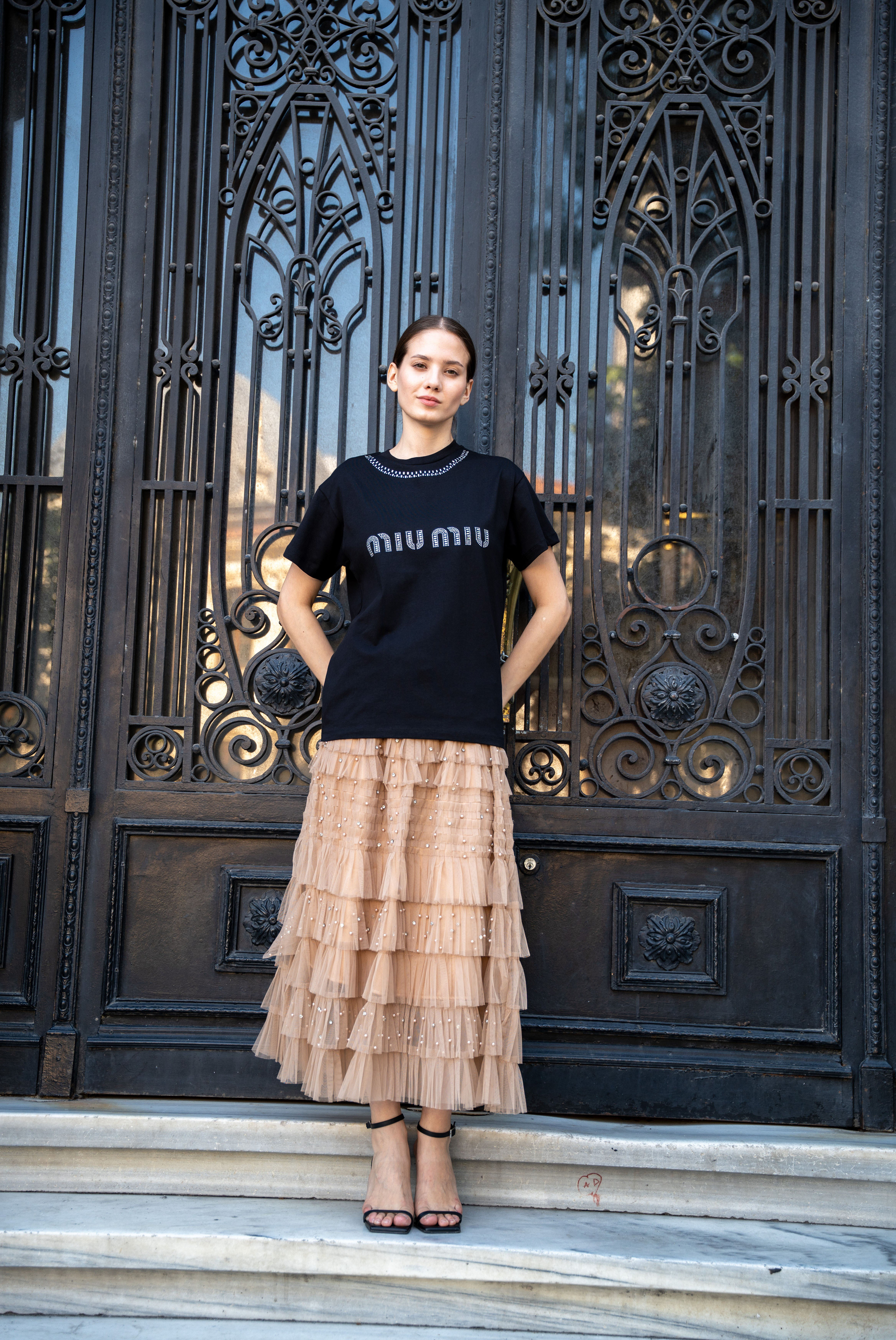 Kadın MM  Yaka Ve Göğüs Kısmında Taş İşlemeli T-shirt 