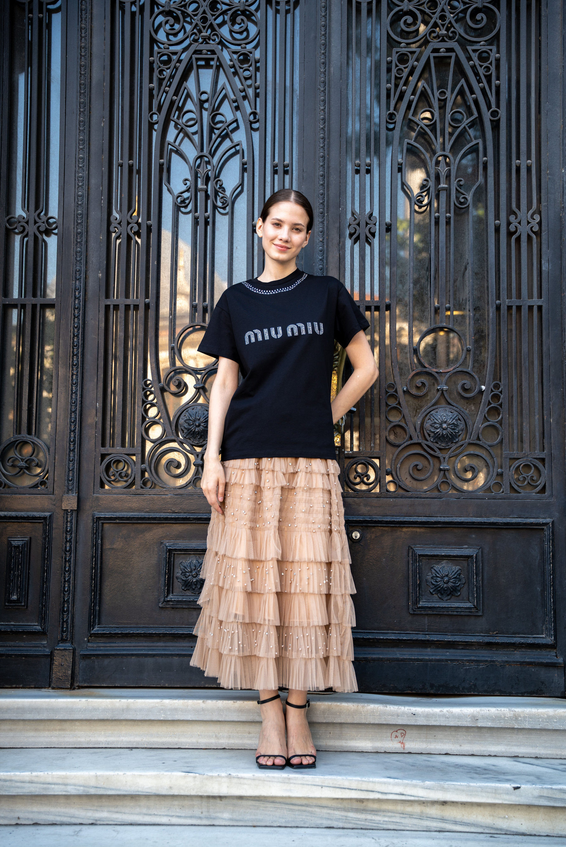 Kadın MM  Yaka Ve Göğüs Kısmında Taş İşlemeli T-shirt 