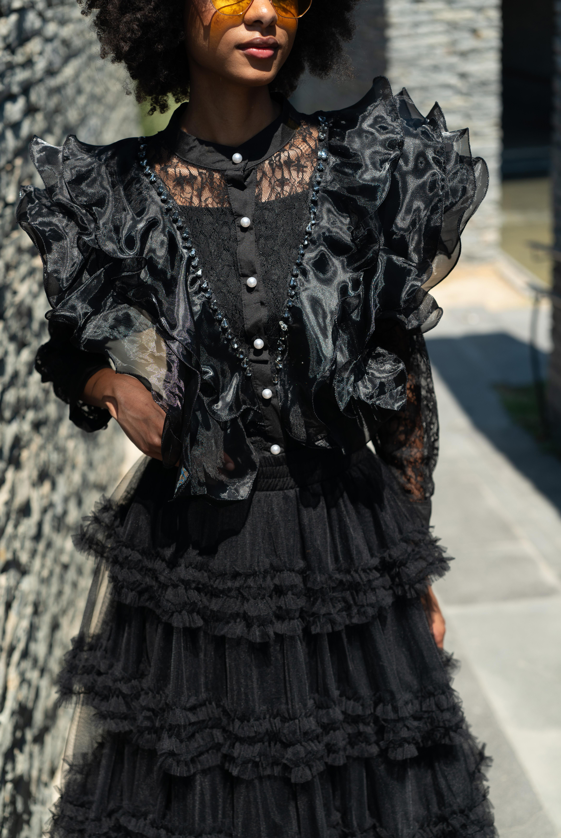 Kadın Tasarım Önü Taş İşle  Kollu Fırfırlı Bluz 