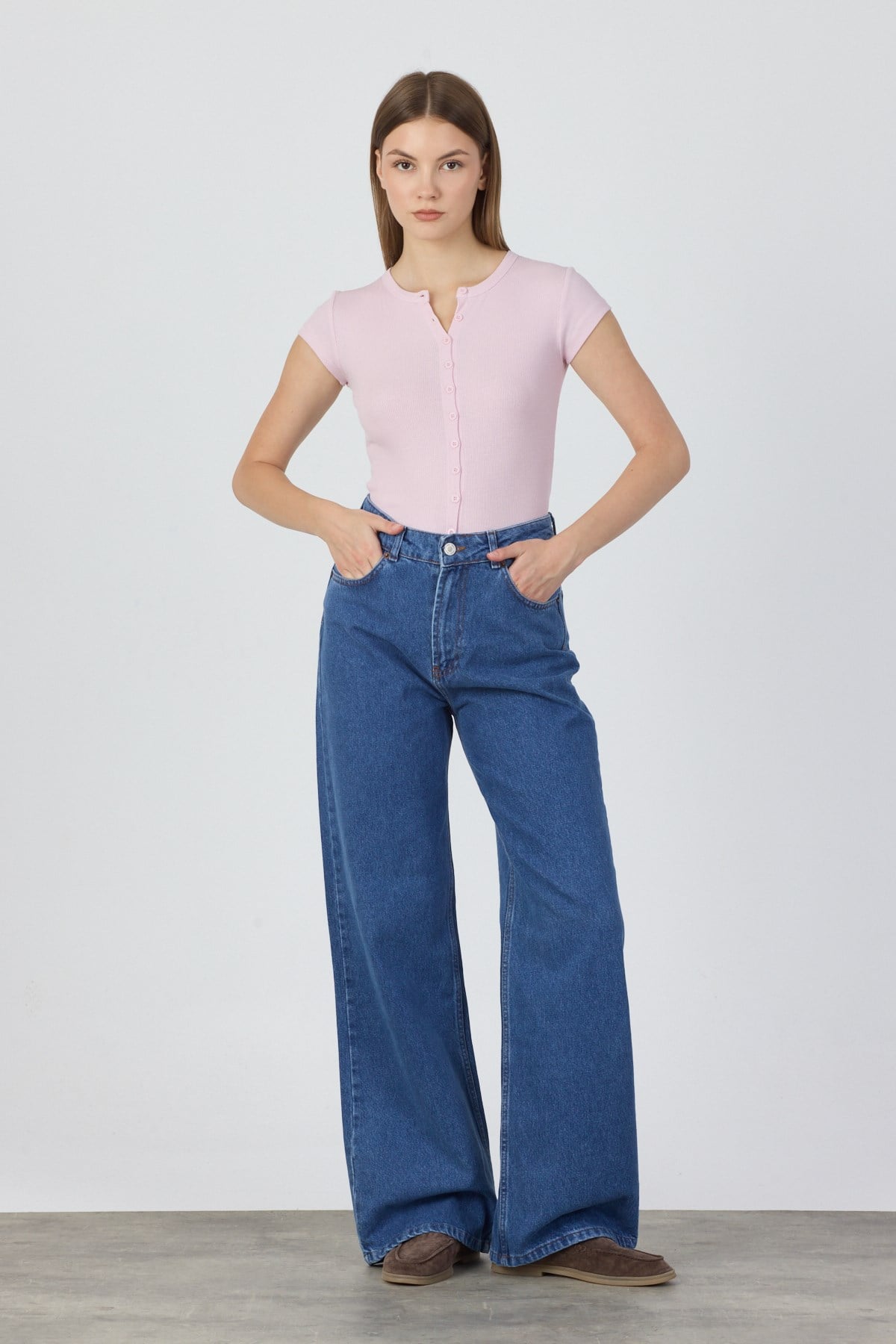 %100 Pamuk Taşlamasız Wide-Leg Jean - İndigo Mavi ve diğer Jean modellerimiz için online alışveriş mağazamızı ziyaret edin. 