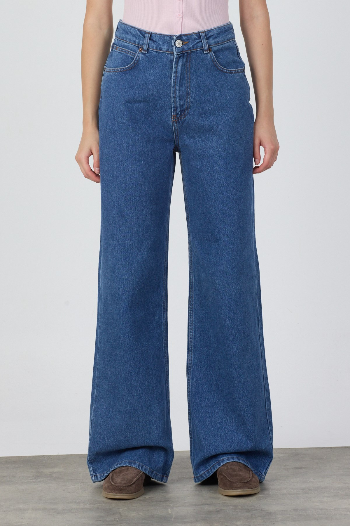 %100 Pamuk Taşlamasız Wide-Leg Jean - İndigo Mavi ve diğer Jean modellerimiz için online alışveriş mağazamızı ziyaret edin. 