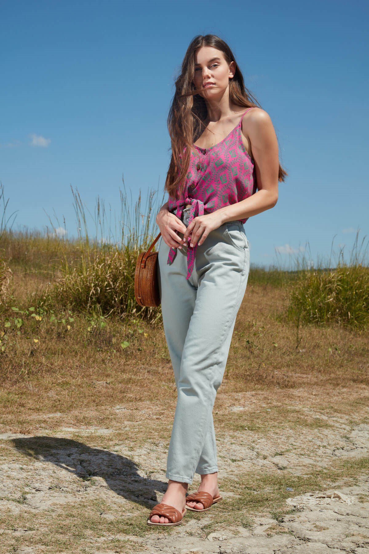 Açık yeşil yüksek belli, beli lastikli pantolon ve diğer Pantolon modellerimiz için online alışveriş mağazamızı ziyaret edin. 