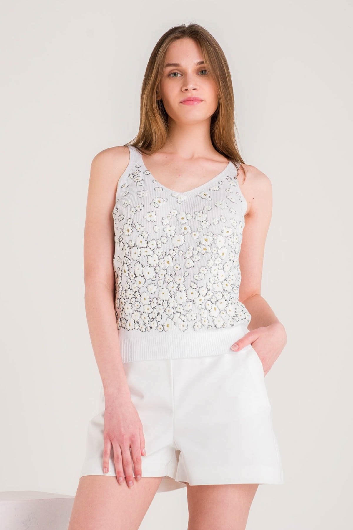 Beyaz Klasik Şort ve diğer Şort modellerimiz için online alışveriş mağazamızı ziyaret edin. 