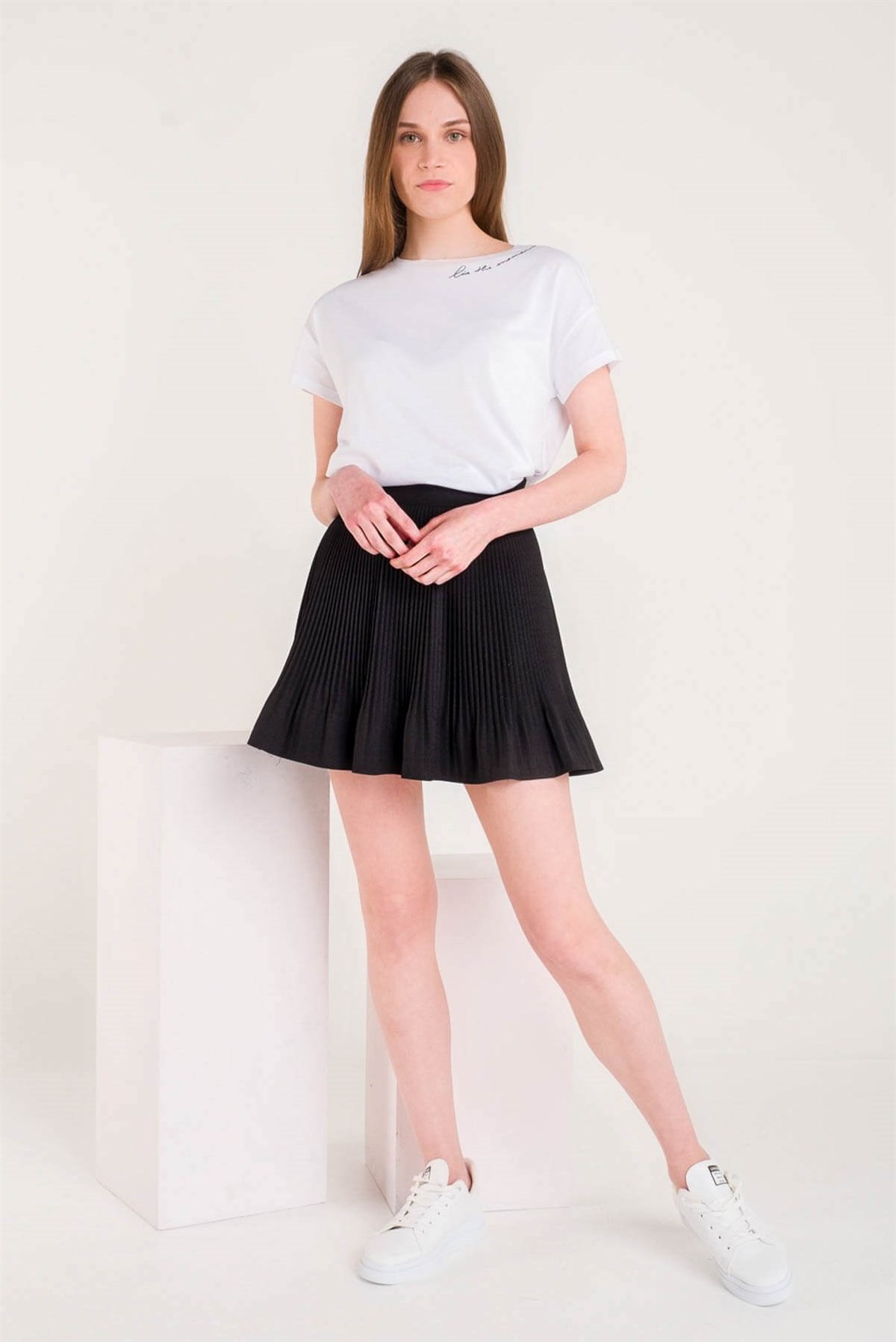 Beyaz Yakası İşleme Yazılı T-shirt ve diğer T-Shirt modellerimiz için online alışveriş mağazamızı ziyaret edin. 