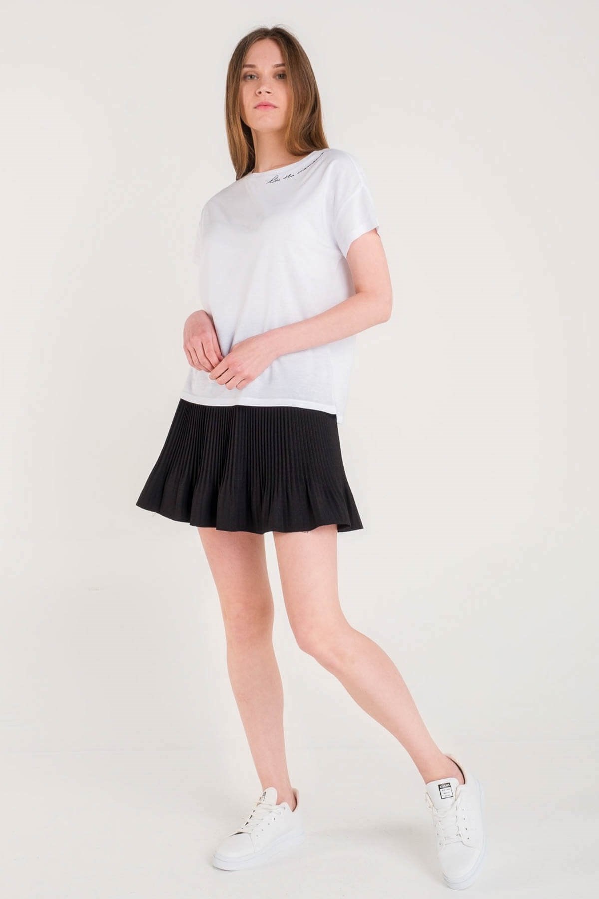 Beyaz Yakası İşleme Yazılı T-shirt ve diğer T-Shirt modellerimiz için online alışveriş mağazamızı ziyaret edin. 