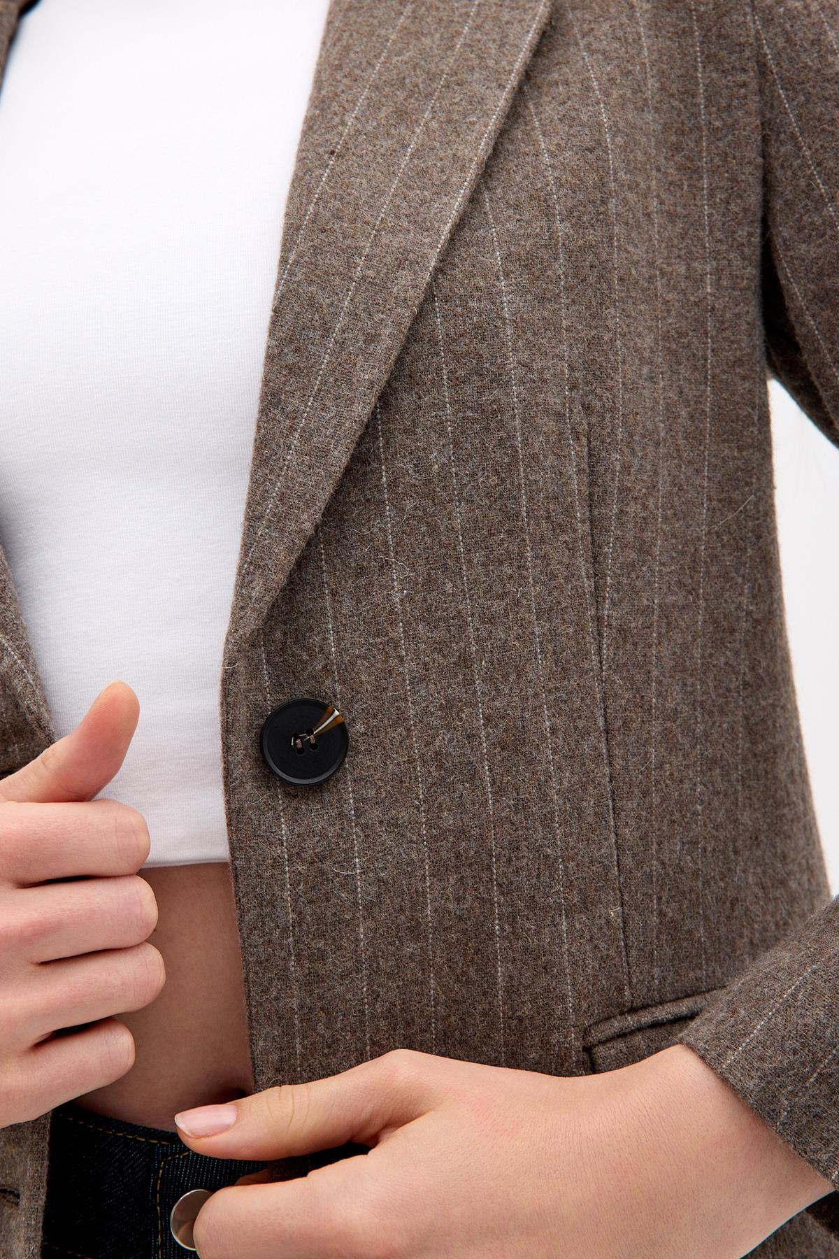 Çizgili Kahverengi Kaşe Blazer Ceket ve diğer Ceket modellerimiz için online alışveriş mağazamızı ziyaret edin. 