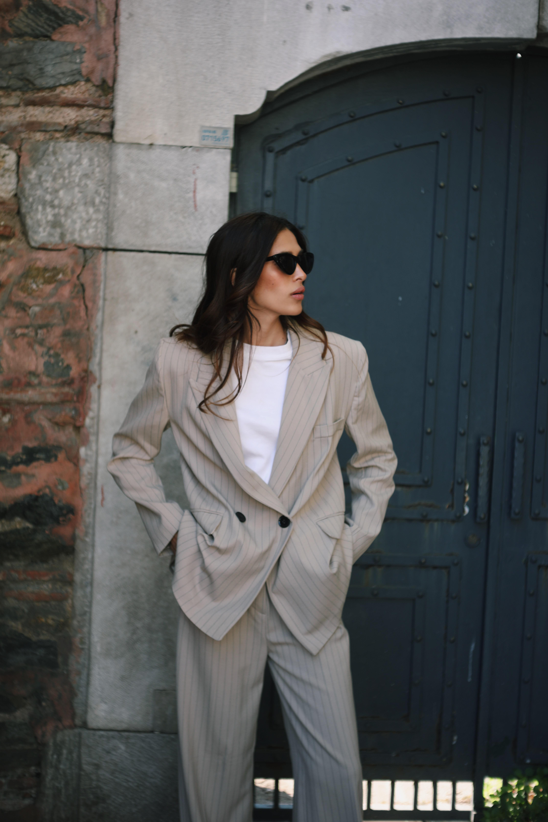 Çizgili Krem Rengi- Kahverengi Pamuk Kadın Ceket Pantolon Takım ve diğer Takım modellerimiz için online alışveriş mağazamızı ziyaret edin. 