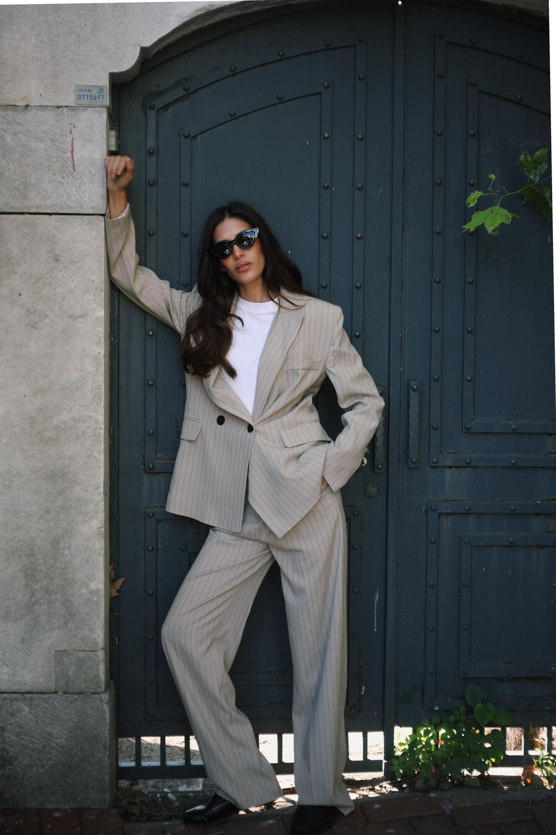 Çizgili Krem Rengi- Kahverengi Pamuk Kadın Ceket Pantolon Takım ve diğer Takım modellerimiz için online alışveriş mağazamızı ziyaret edin. 