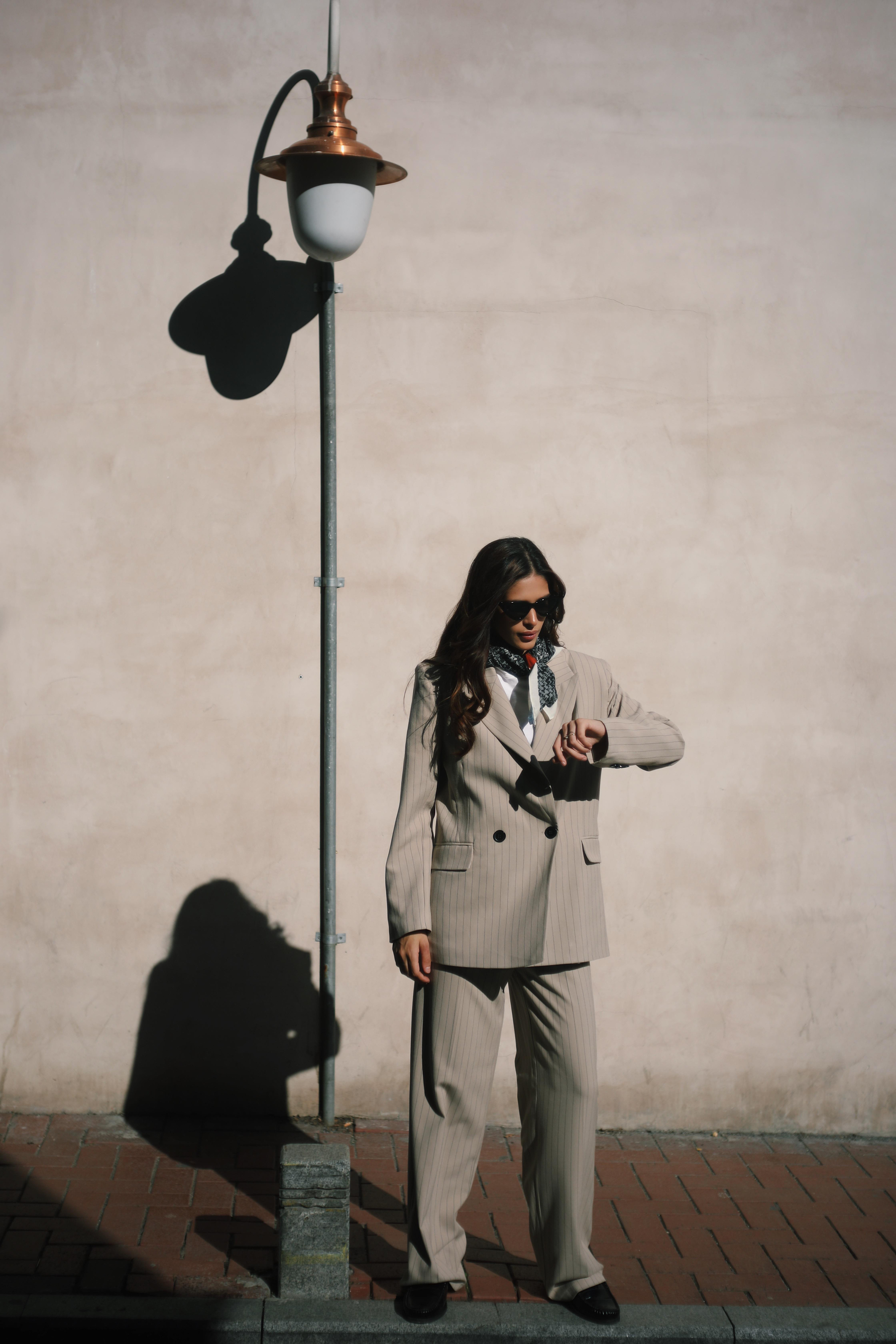 Çizgili Krem Rengi- Kahverengi Pamuk Kadın Ceket Pantolon Takım ve diğer Takım modellerimiz için online alışveriş mağazamızı ziyaret edin. 