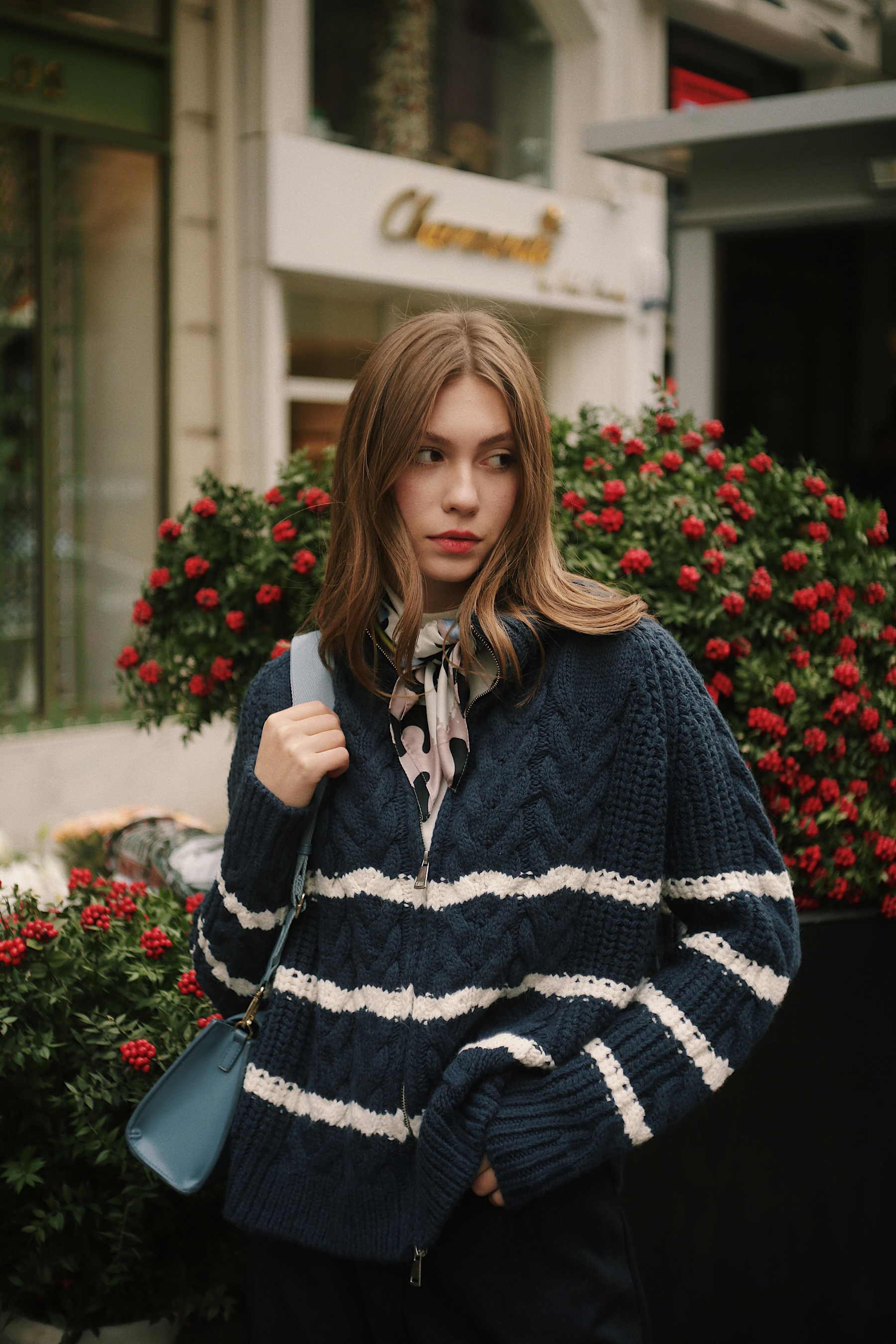 Çizgili Örgü Fermuarlı Kadın Lacivert Beyaz Kazak Hırka Triko Casual ve diğer Triko modellerimiz için online alışveriş mağazamızı ziyaret edin. 