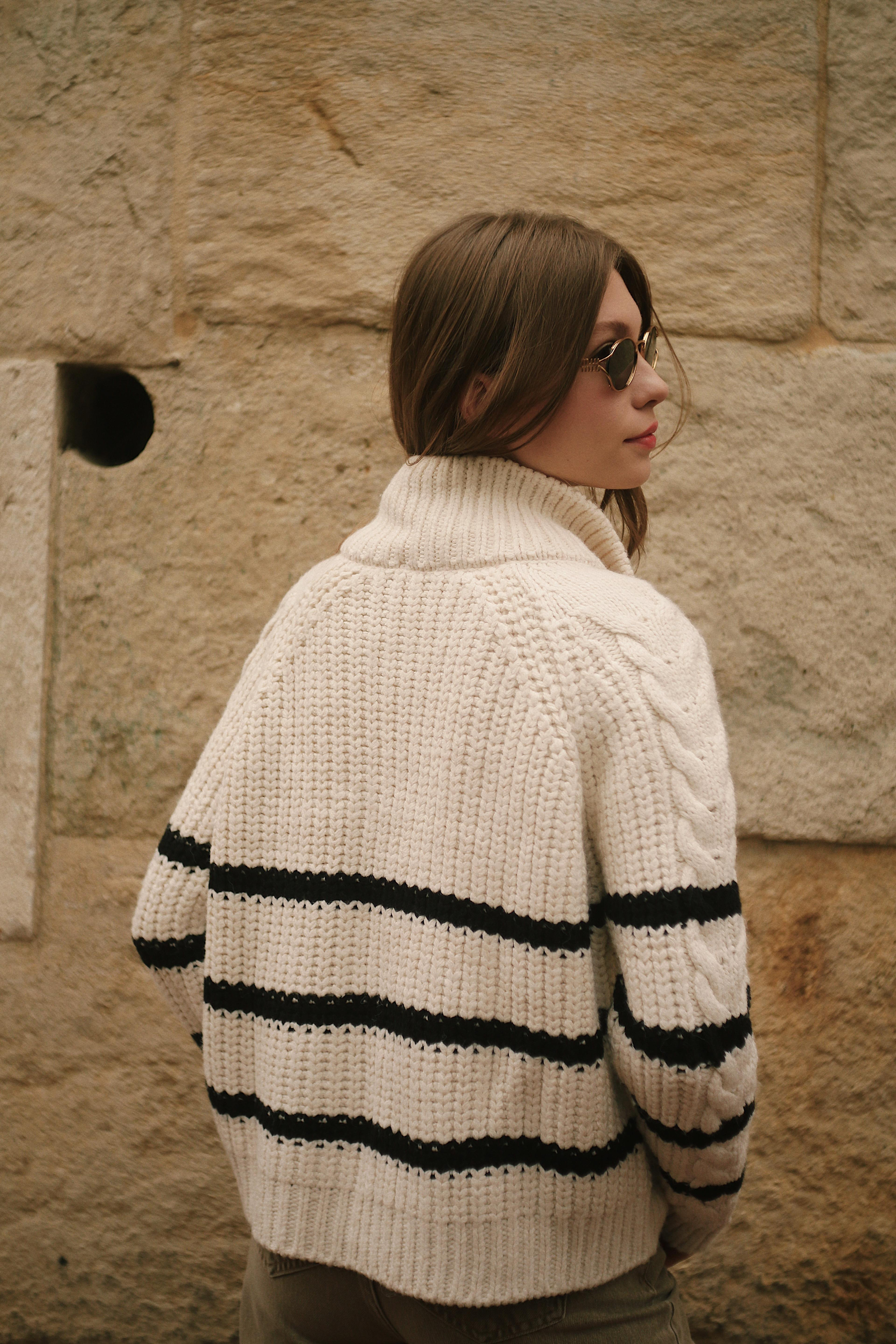 Çizgili Örgü Fermuarlı Kadın Siyah Beyaz Krem Rengi Kazak Hırka Triko Casual ve diğer Triko modellerimiz için online alışveriş mağazamızı ziyaret edin. 