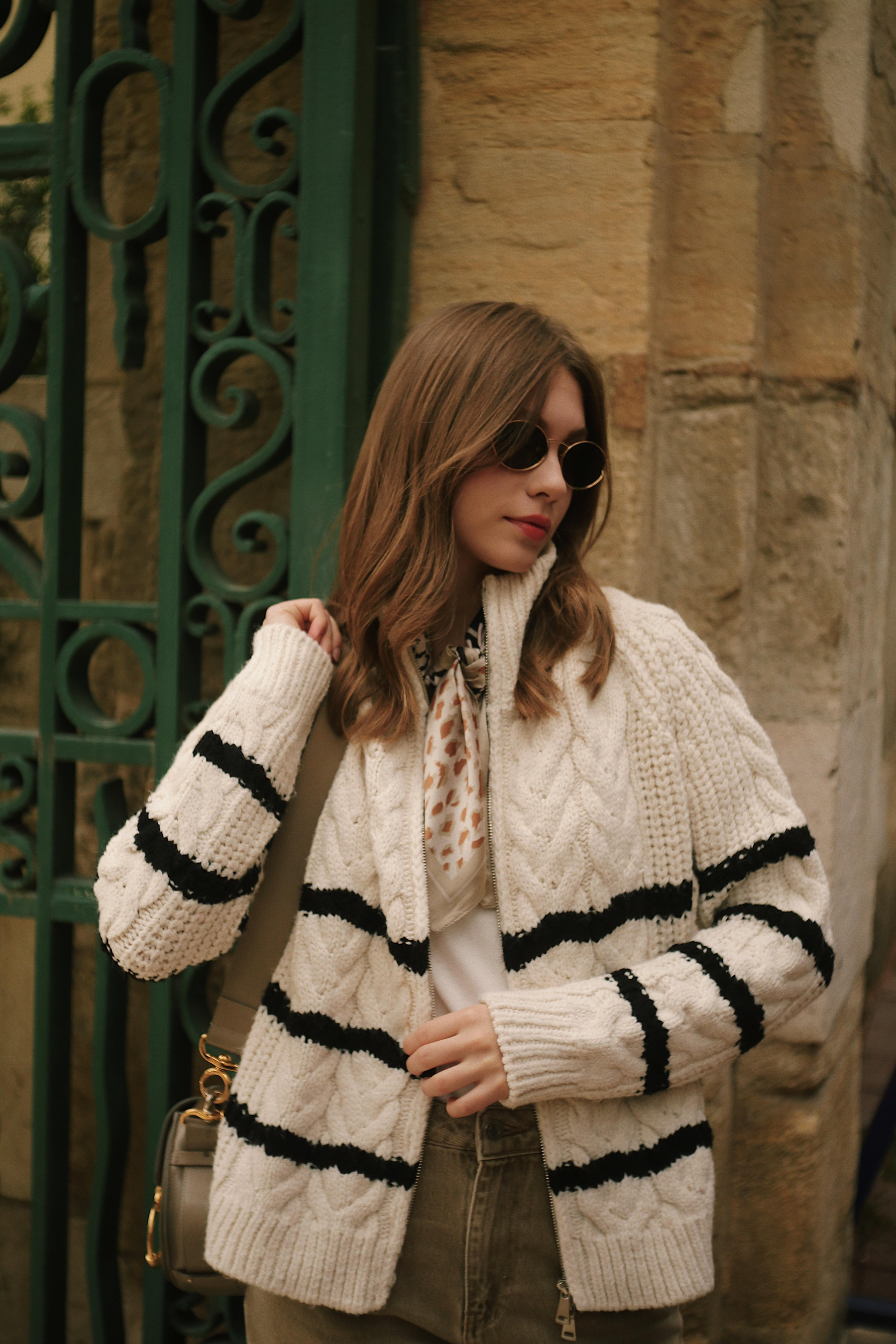 Çizgili Örgü Fermuarlı Kadın Siyah Beyaz Krem Rengi Kazak Hırka Triko Casual ve diğer Triko modellerimiz için online alışveriş mağazamızı ziyaret edin. 