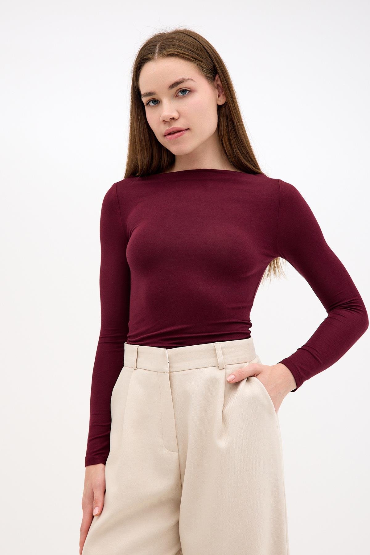 Degaje Kayık Yaka Yanı Büzgülü Pamuklu Bordo Bluz ve diğer Bluz modellerimiz için online alışveriş mağazamızı ziyaret edin. 