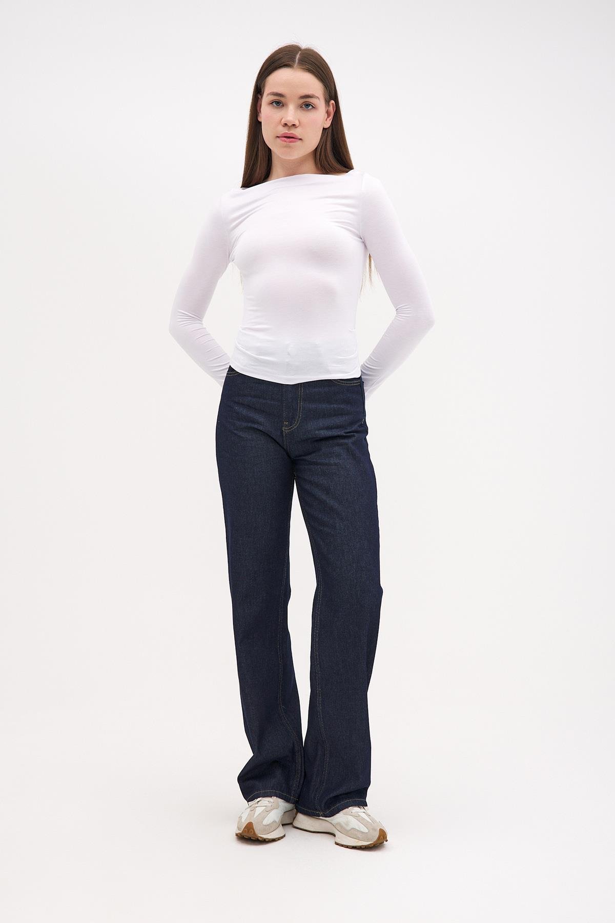 Degaje Kayık Yaka Yanı Büzgülü Pamuklu Beyaz Bluz ve diğer Bluz modellerimiz için online alışveriş mağazamızı ziyaret edin. 