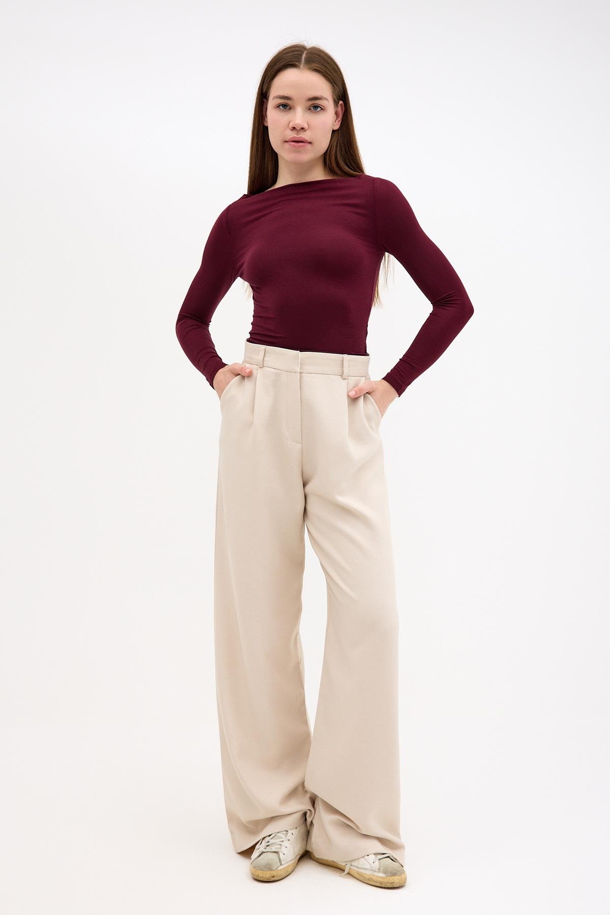 Degaje Kayık Yaka Yanı Büzgülü Pamuklu Bordo Bluz ve diğer Bluz modellerimiz için online alışveriş mağazamızı ziyaret edin. 