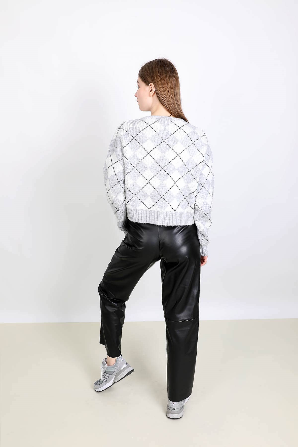 Deri görünümlü straight pantolon - siyah ve diğer Pantolon modellerimiz için online alışveriş mağazamızı ziyaret edin. 