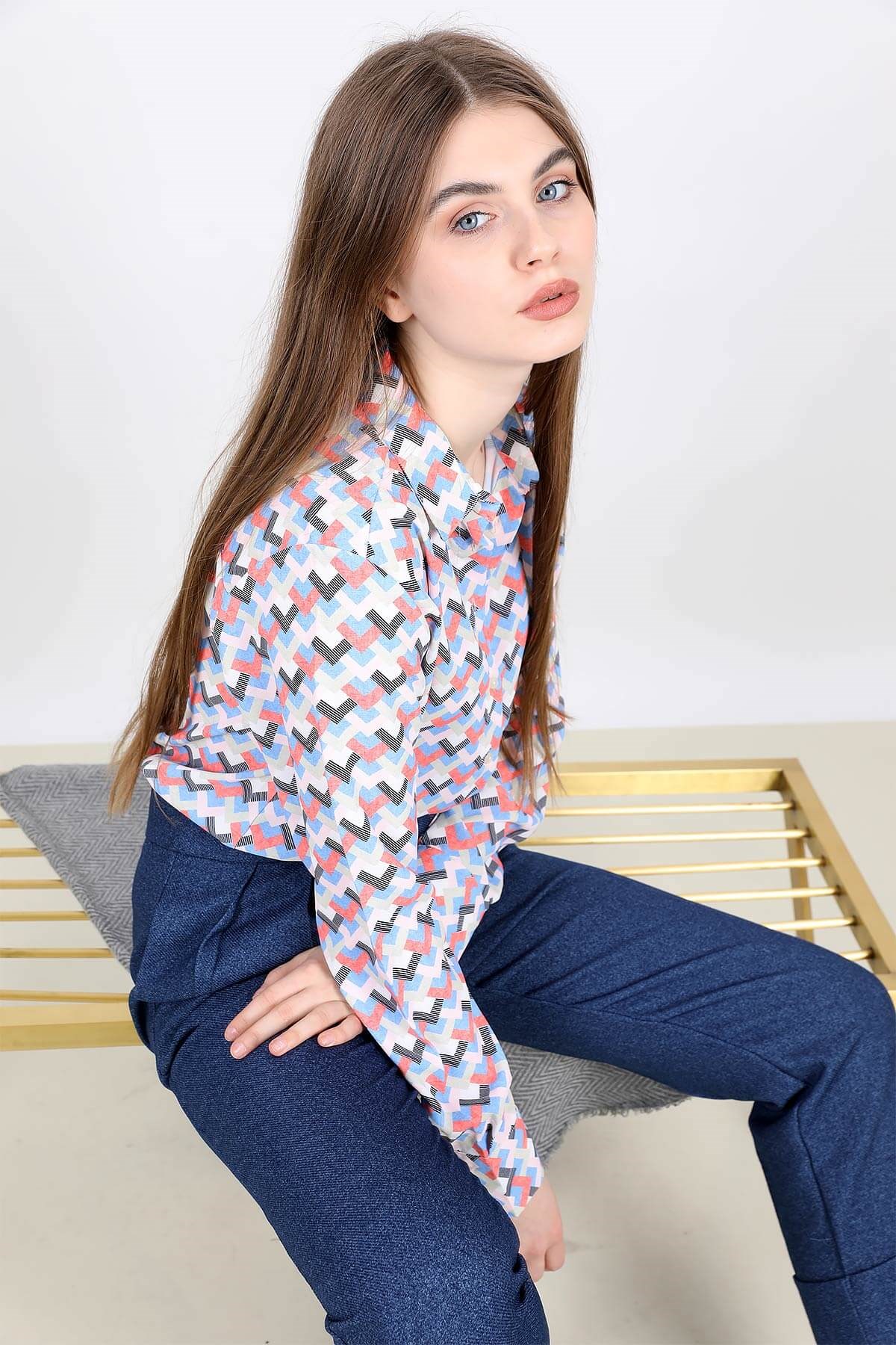 Desenli gömlek somon rengi ve mavi ve diğer Bluz & Gömlek modellerimiz için online alışveriş mağazamızı ziyaret edin. 