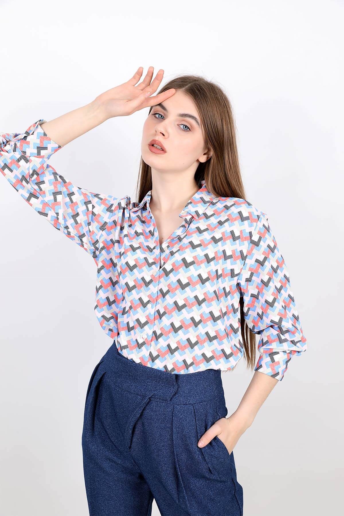 Desenli gömlek somon rengi ve mavi ve diğer Bluz & Gömlek modellerimiz için online alışveriş mağazamızı ziyaret edin. 