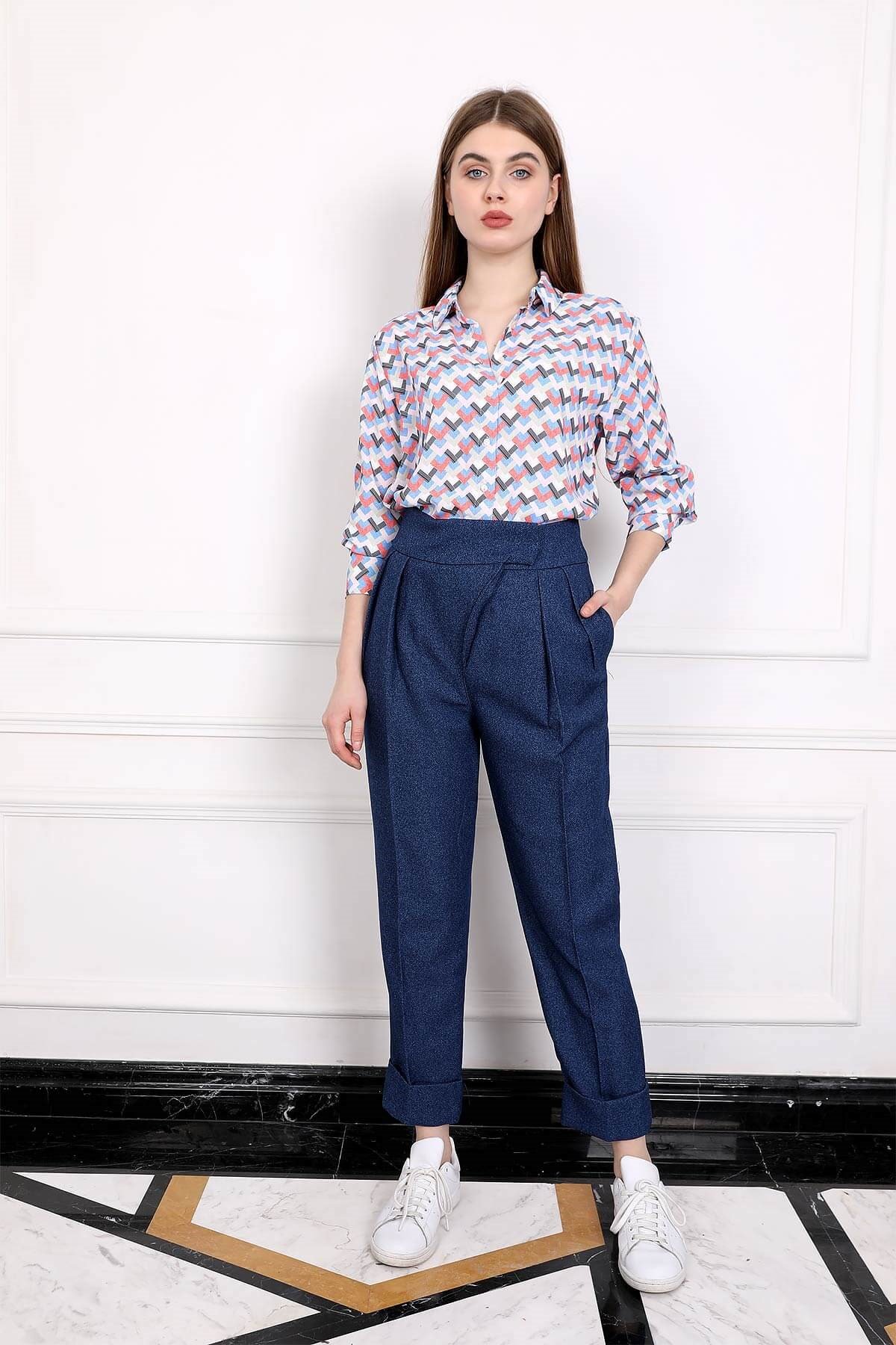 Duble Paça Önü Kruvaze Kumaş Pantolon - Mavi ve diğer Pantolon modellerimiz için online alışveriş mağazamızı ziyaret edin. 