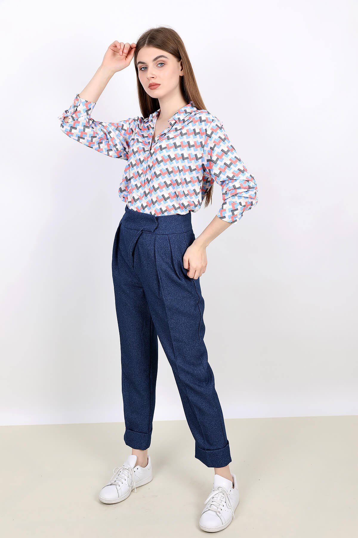 Duble Paça Önü Kruvaze Kumaş Pantolon - Mavi ve diğer Pantolon modellerimiz için online alışveriş mağazamızı ziyaret edin. 