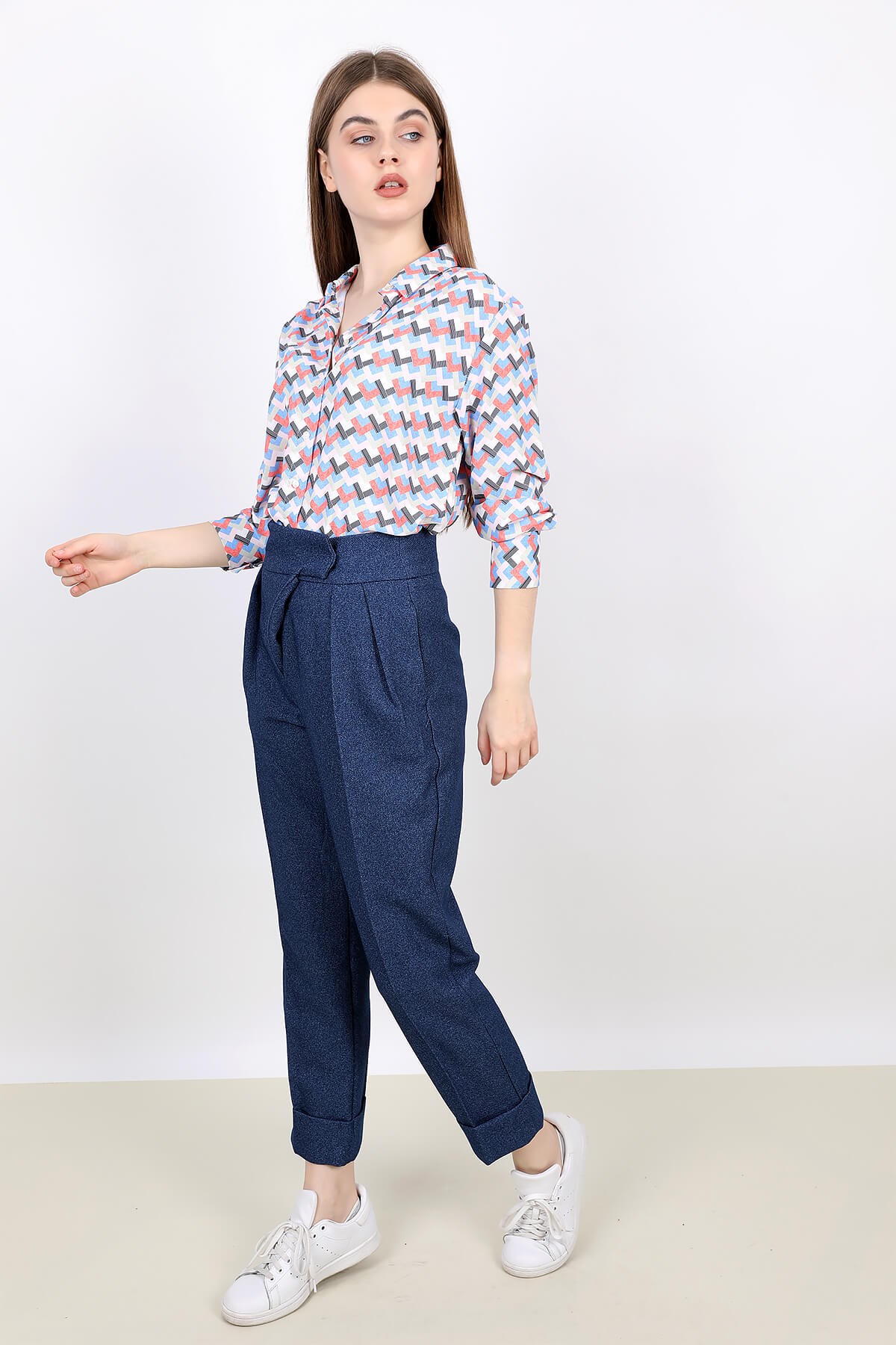 Duble Paça Önü Kruvaze Kumaş Pantolon - Mavi ve diğer Pantolon modellerimiz için online alışveriş mağazamızı ziyaret edin. 