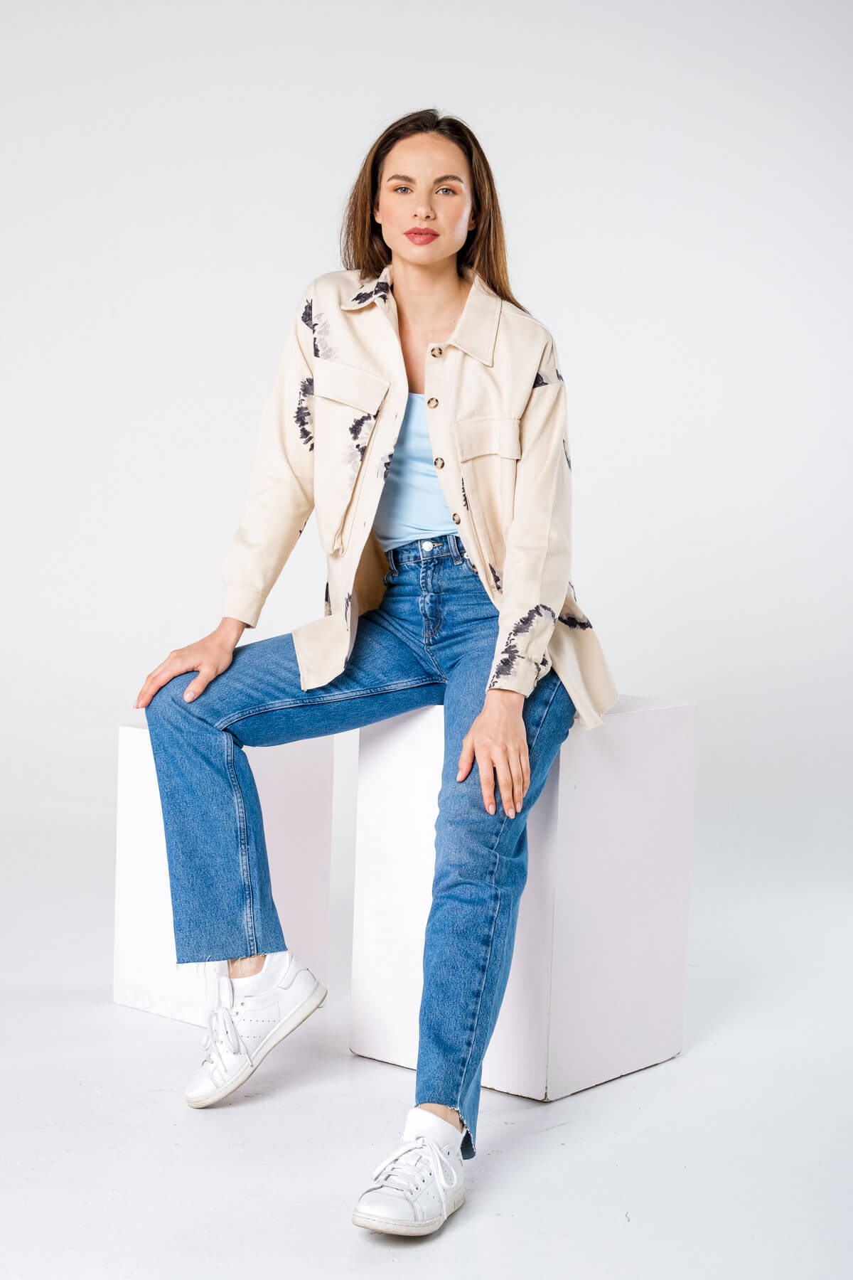 Ekru Batik Desen Kot Görünümlü Cepli Gömlek Ceket ve diğer Ceket modellerimiz için online alışveriş mağazamızı ziyaret edin. 