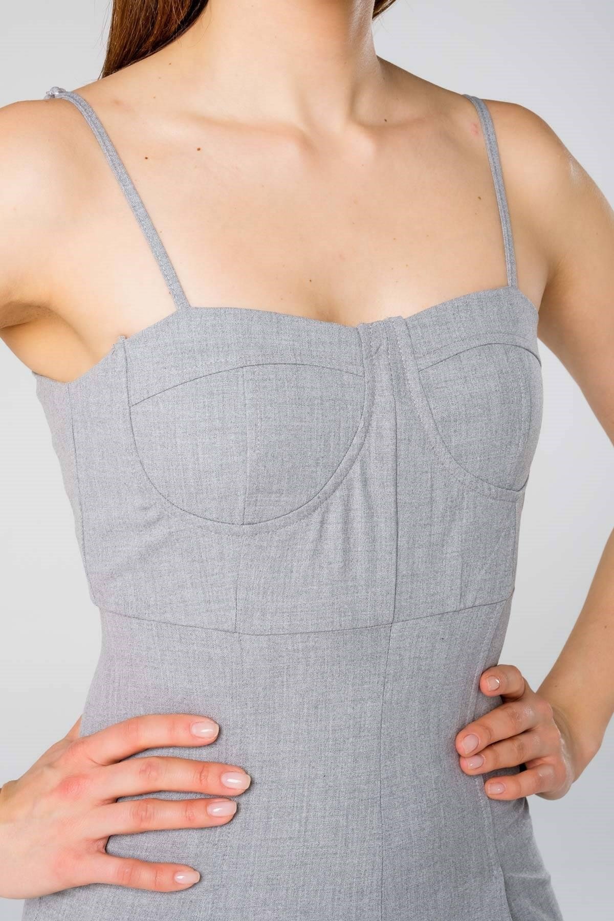 Gri İnce Askılı Straight Kesim Tulum ve diğer Tulum modellerimiz için online alışveriş mağazamızı ziyaret edin. 