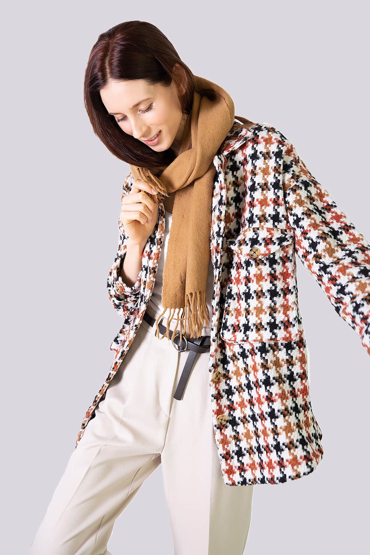 Kahve rengi turuncu kazayağı desenli ceket mont ve diğer Dış Giyim modellerimiz için online alışveriş mağazamızı ziyaret edin. 