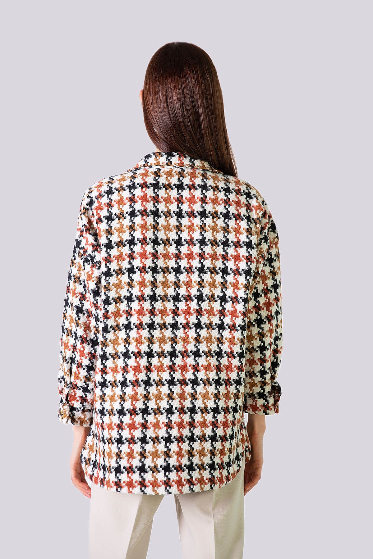 Kahve rengi turuncu kazayağı desenli ceket mont ve diğer Dış Giyim modellerimiz için online alışveriş mağazamızı ziyaret edin. 