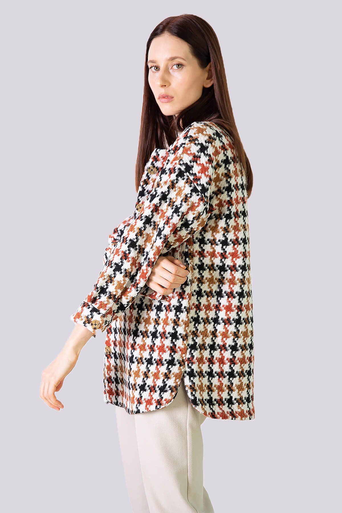 Kahve rengi turuncu kazayağı desenli ceket mont ve diğer Dış Giyim modellerimiz için online alışveriş mağazamızı ziyaret edin. 