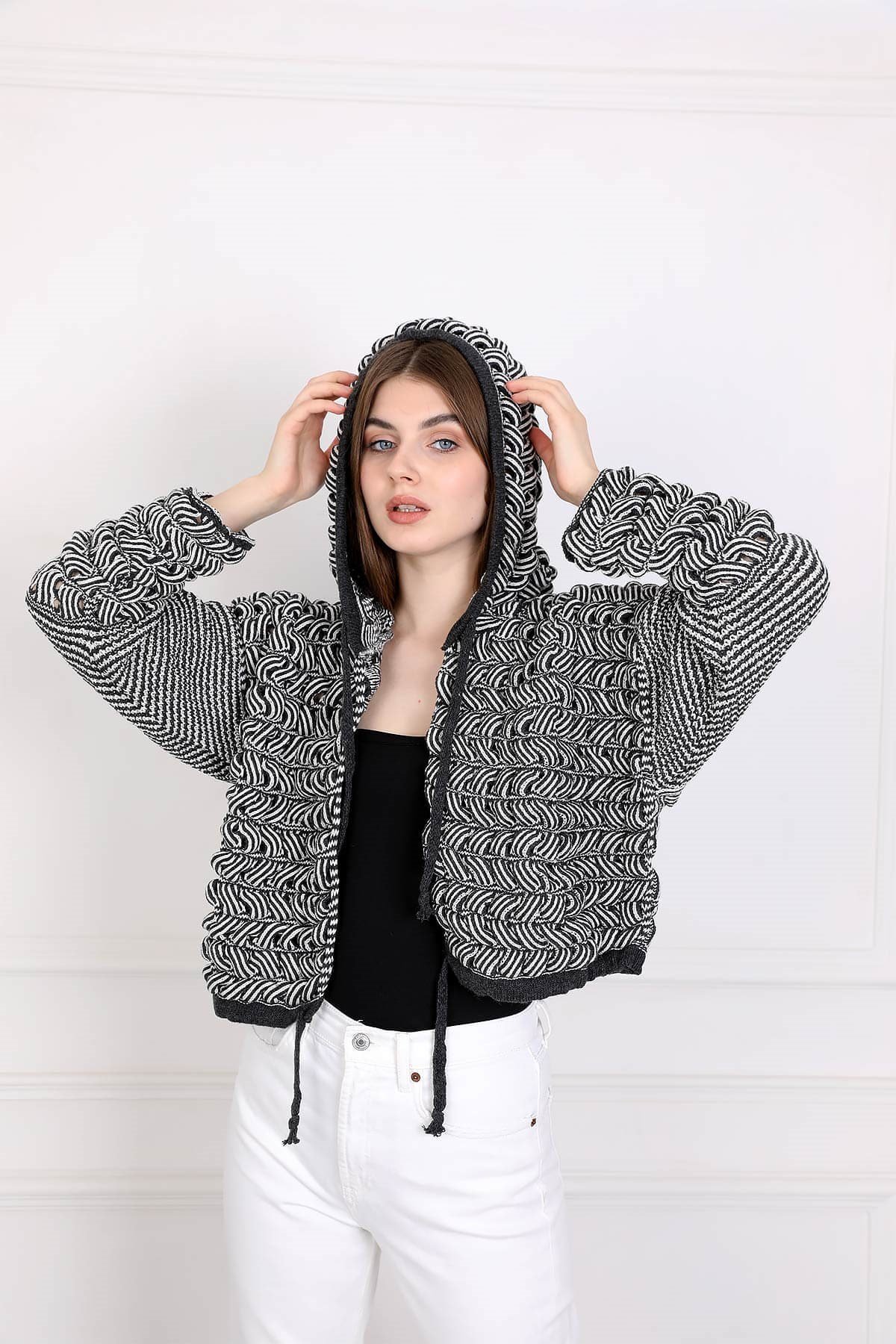 Kapşonlu örme hırka - Antrasit ve diğer Triko modellerimiz için online alışveriş mağazamızı ziyaret edin. 