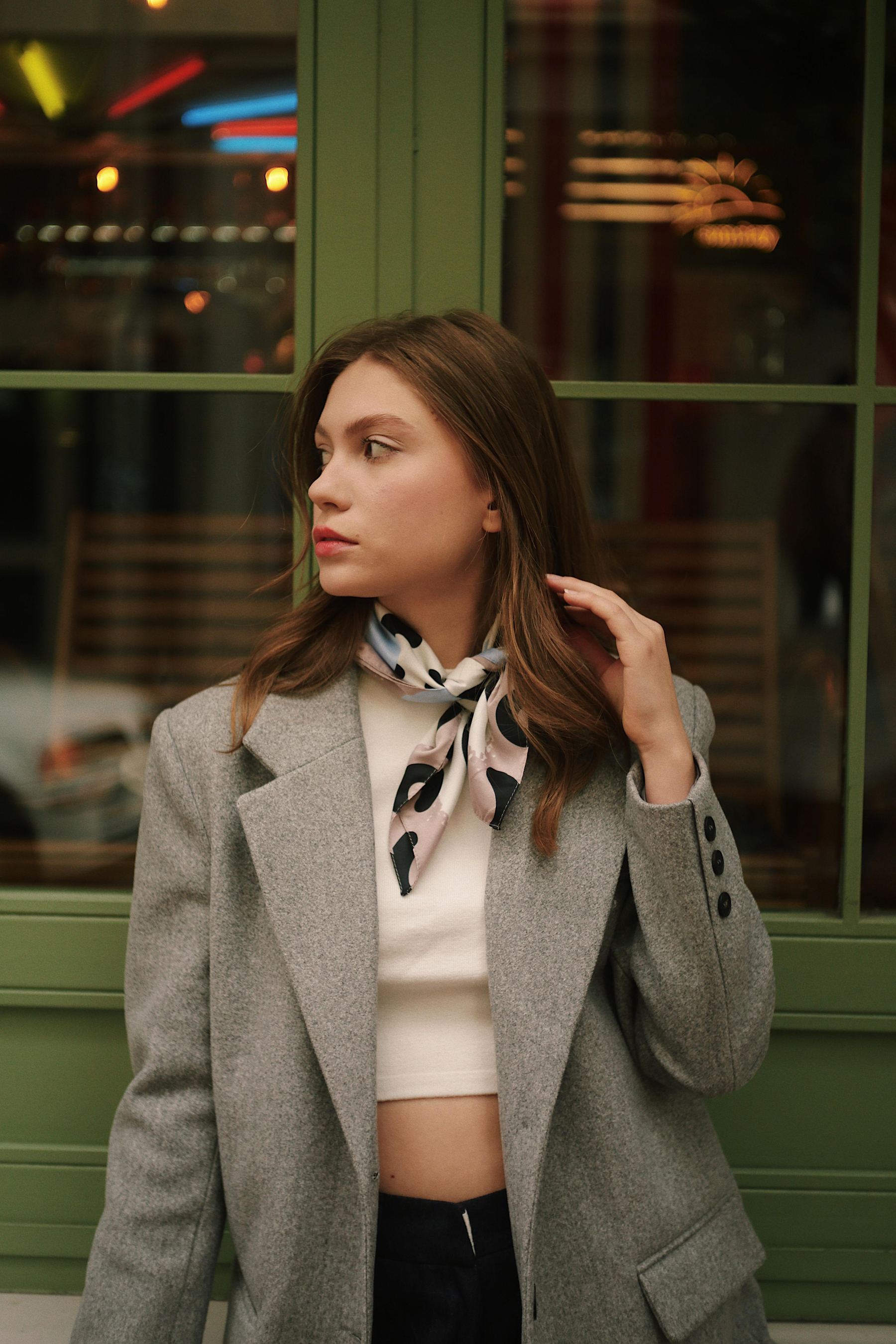 Kaşe Kalın Klasik Kadın Gri Blazer Ceket Mont ve diğer Ceket modellerimiz için online alışveriş mağazamızı ziyaret edin. 