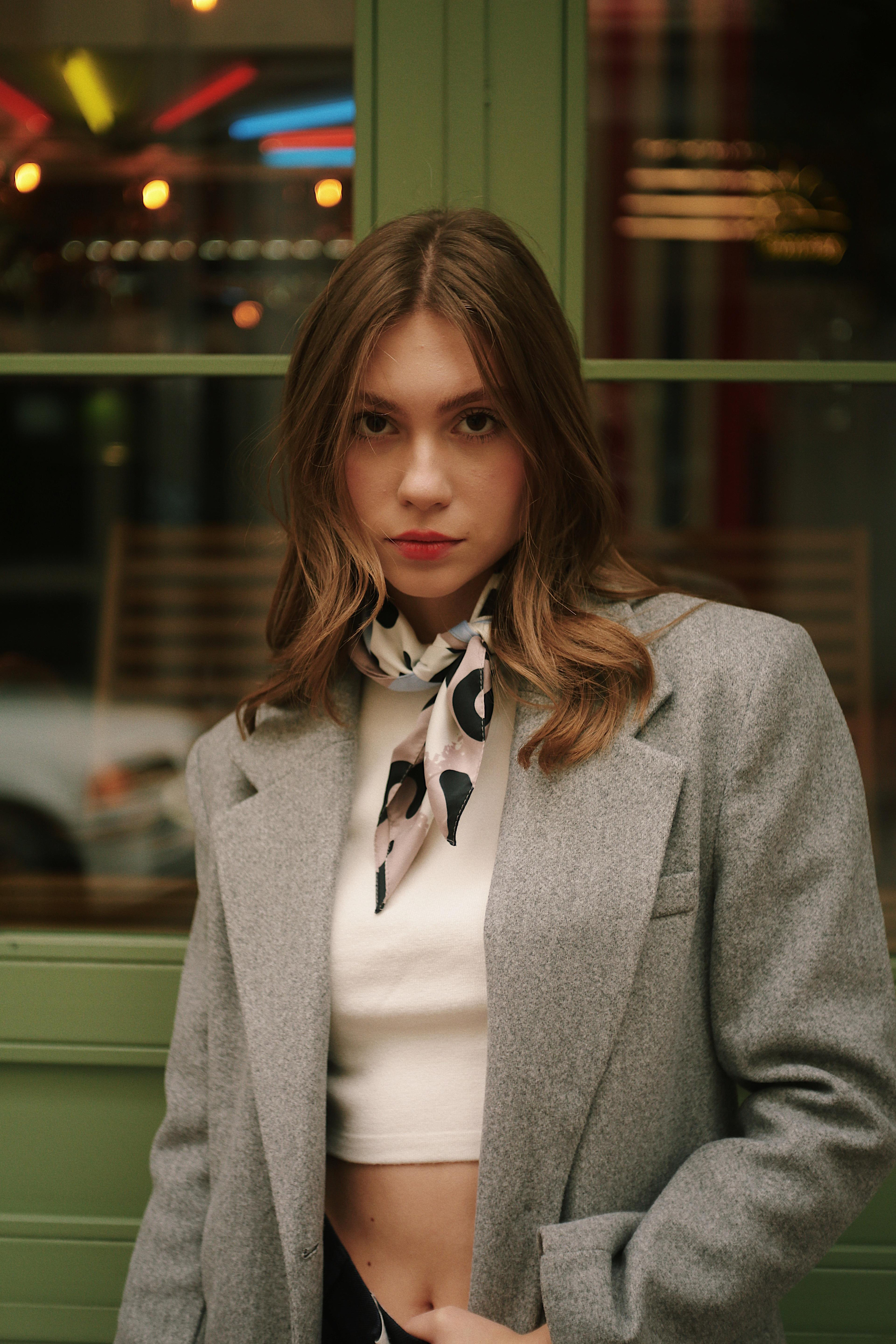 Kaşe Kalın Klasik Kadın Gri Blazer Ceket Mont ve diğer Ceket modellerimiz için online alışveriş mağazamızı ziyaret edin. 