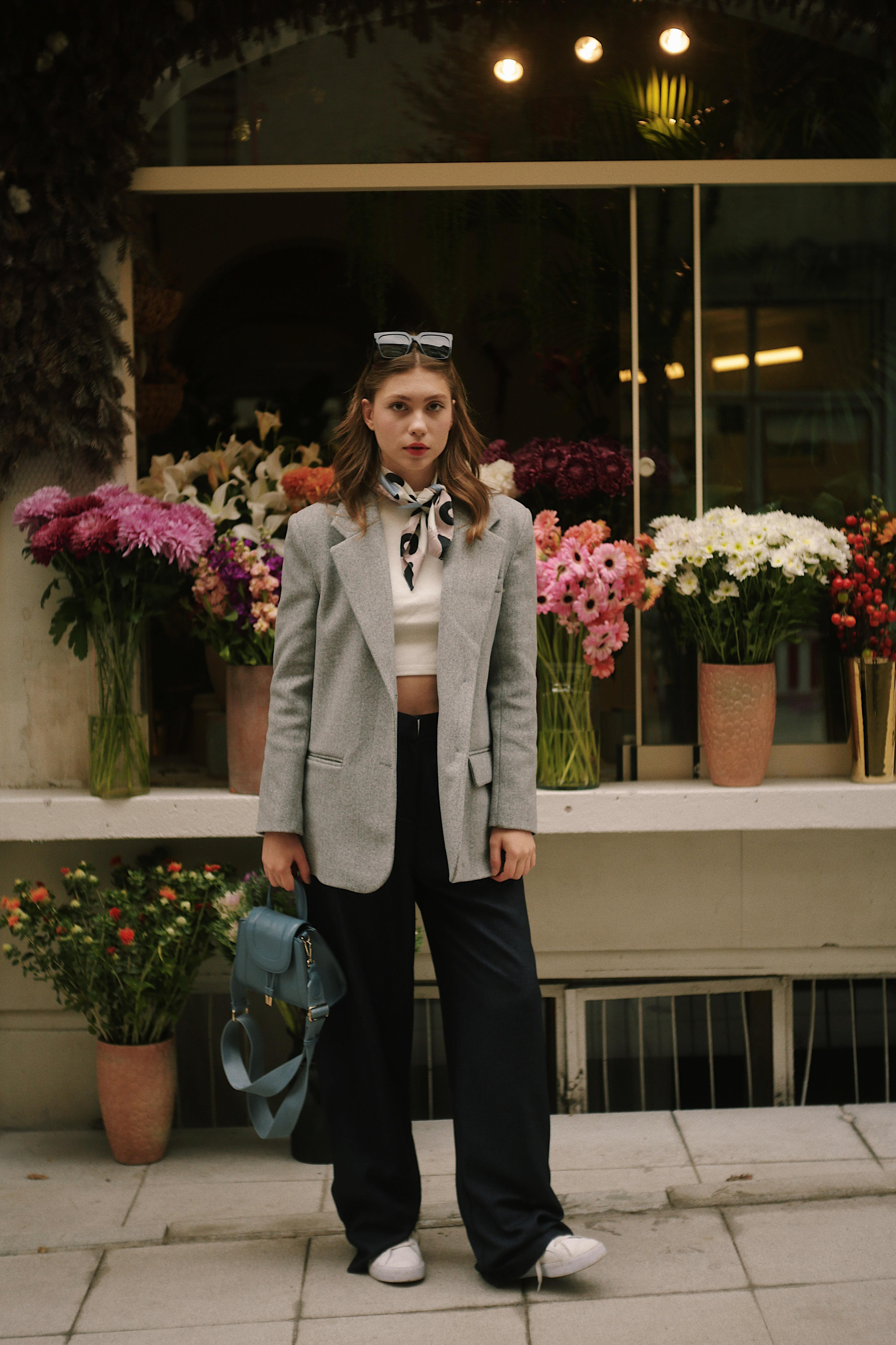 Kaşe Kalın Klasik Kadın Gri Blazer Ceket Mont ve diğer Ceket modellerimiz için online alışveriş mağazamızı ziyaret edin. 