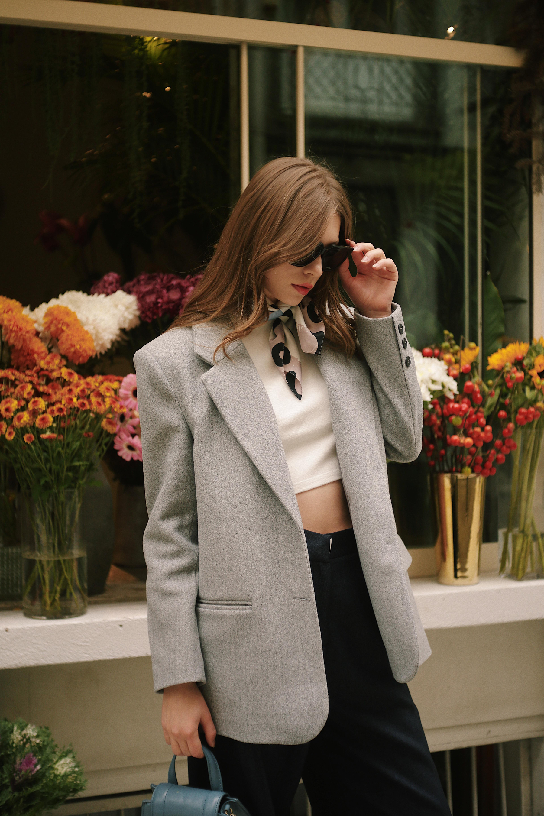 Kaşe Kalın Klasik Kadın Gri Blazer Ceket Mont ve diğer Ceket modellerimiz için online alışveriş mağazamızı ziyaret edin. 