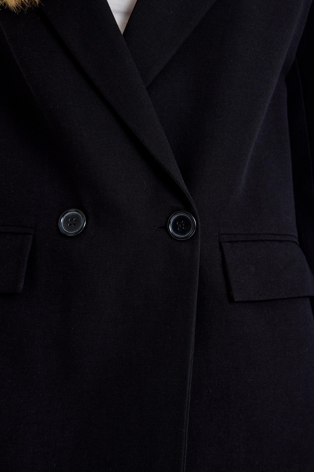 Keten Astarlı Klasik Kruvaze Kadın Siyah Ceket ve diğer Ceket modellerimiz için online alışveriş mağazamızı ziyaret edin. 