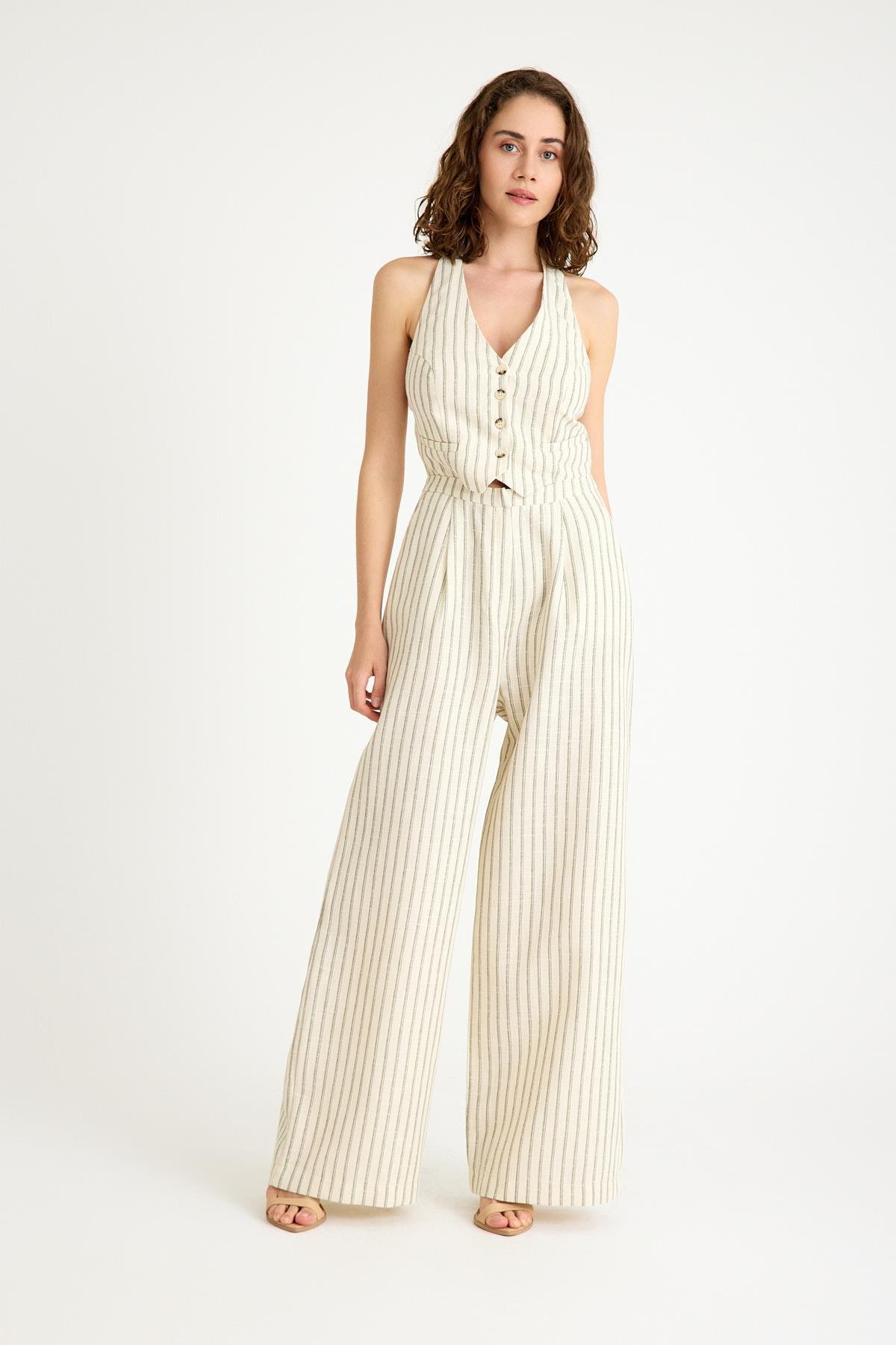 Keten Astarlı Yeşil Çizgili Krem Rengi Boyundan Bağlamalı Tulum ve diğer Tulum modellerimiz için online alışveriş mağazamızı ziyaret edin. 