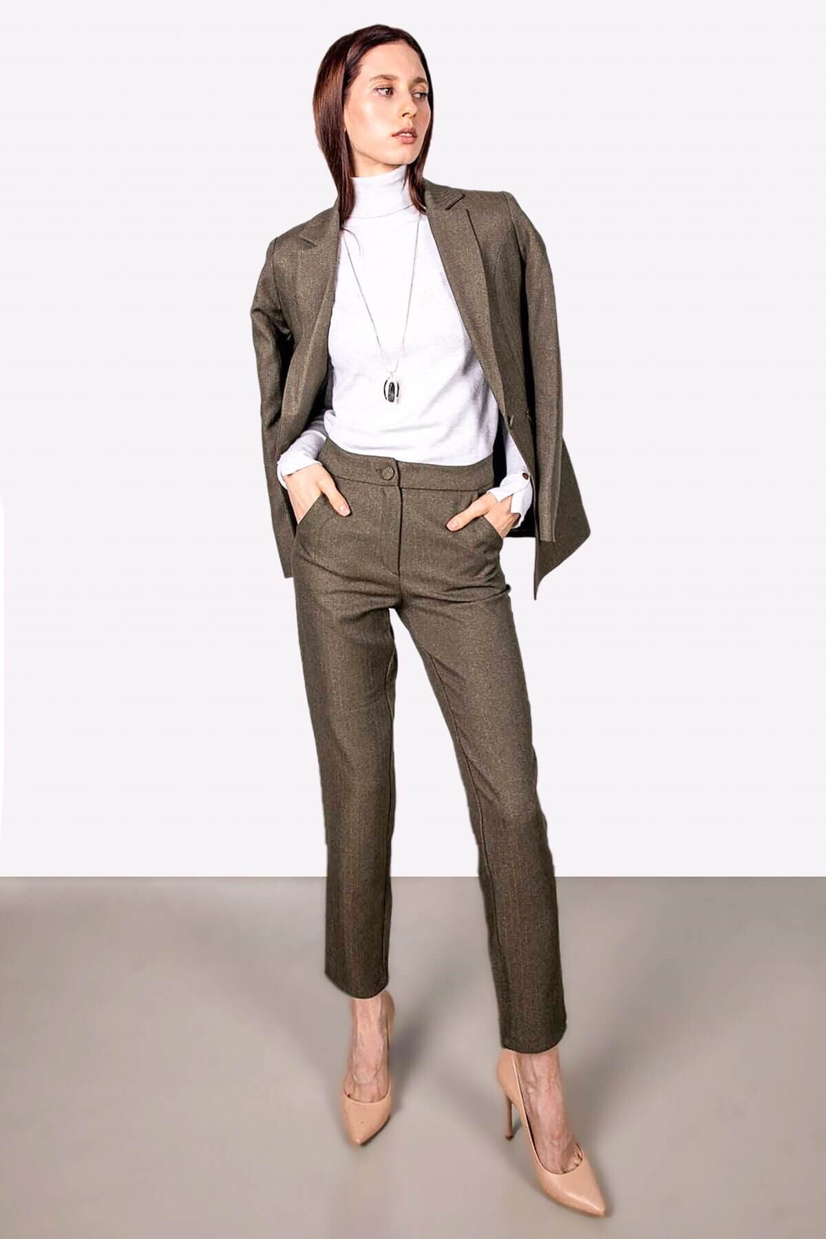 Klasik dar kesim pantolon ceket  takım yeşil ve diğer Takım modellerimiz için online alışveriş mağazamızı ziyaret edin. 