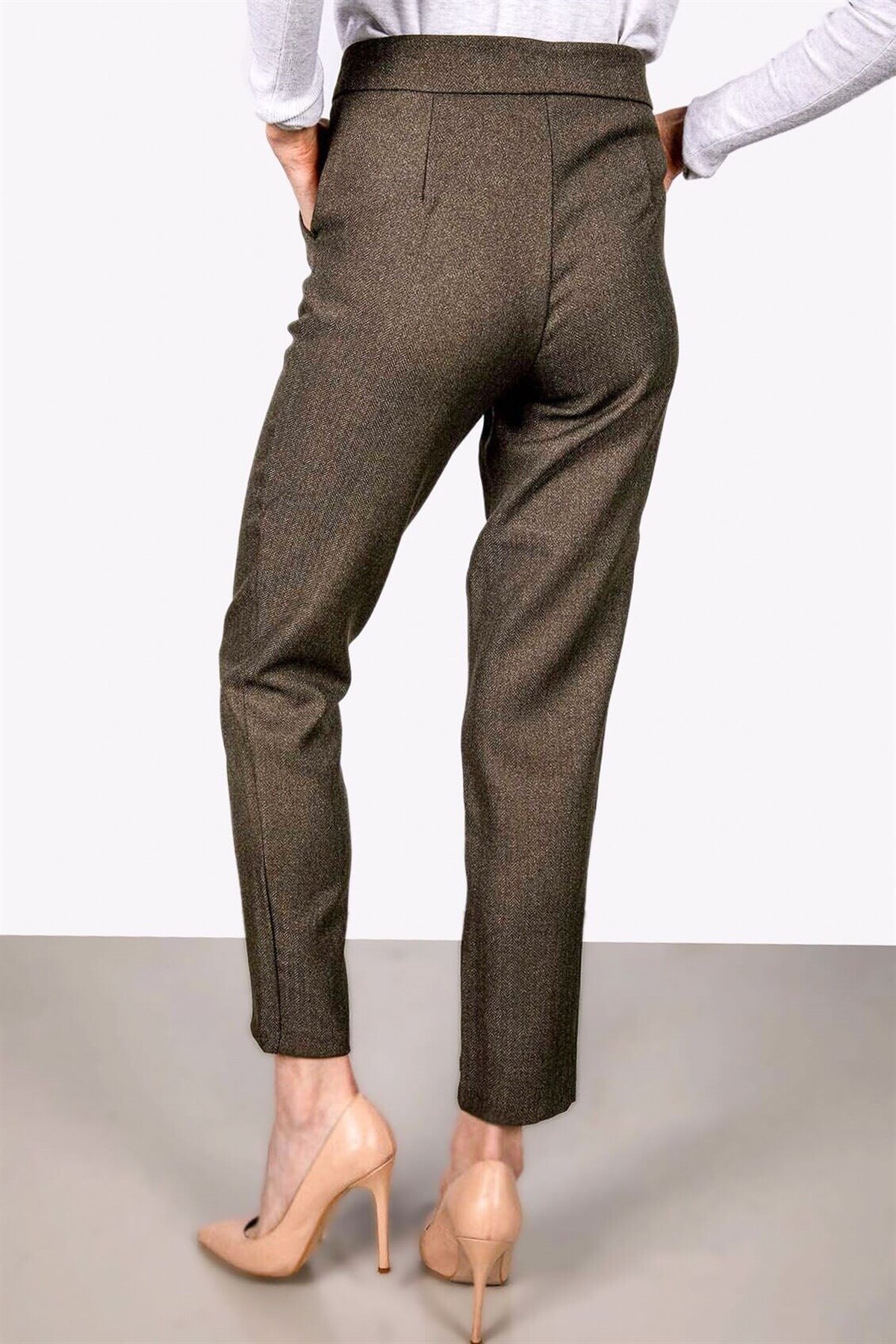 Klasik dar kesim pantolon ceket  takım yeşil ve diğer Takım modellerimiz için online alışveriş mağazamızı ziyaret edin. 