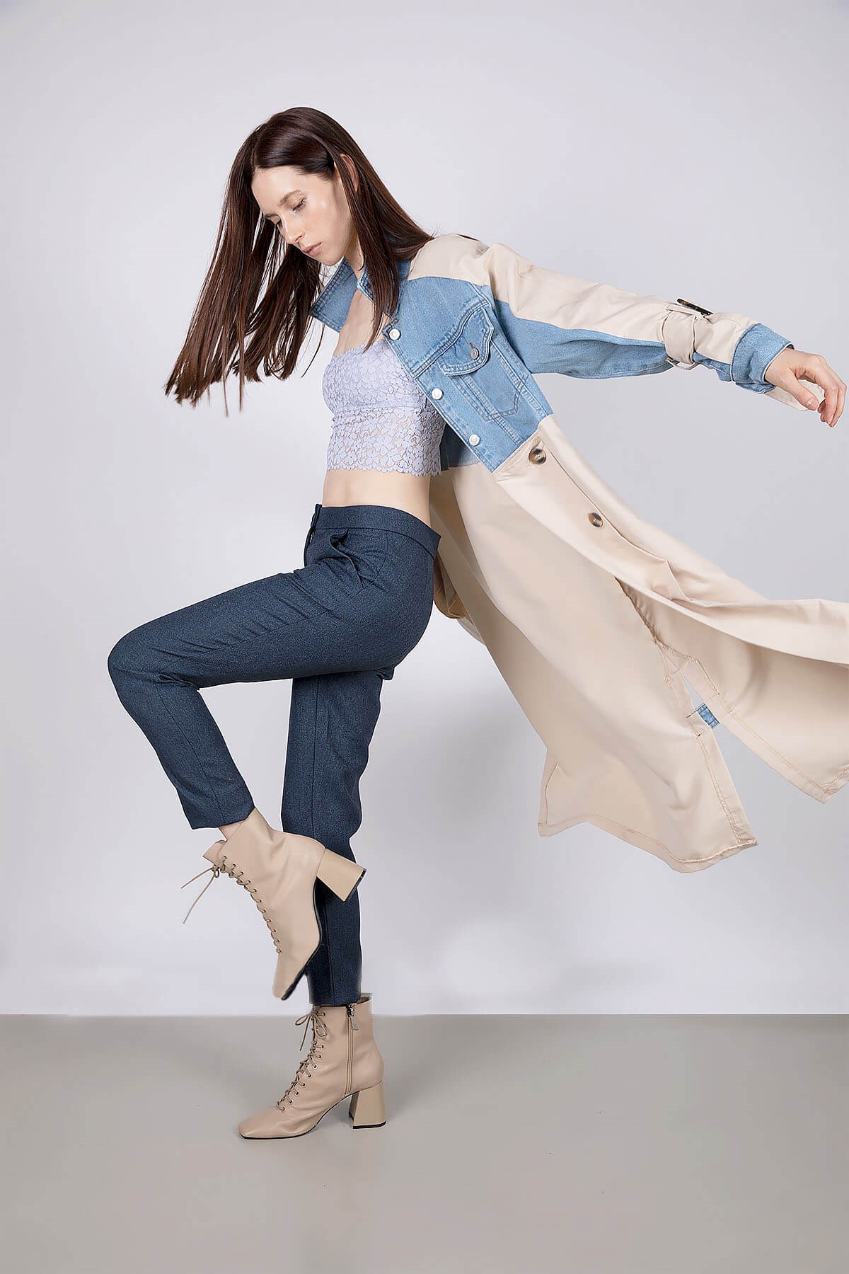 Kot detaylı uzun trençkot ve diğer Dış Giyim modellerimiz için online alışveriş mağazamızı ziyaret edin. 