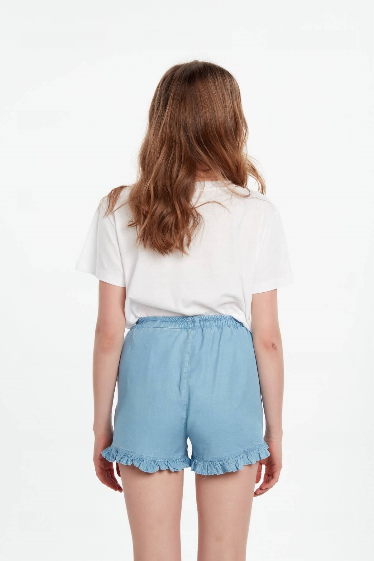 Kot görünümlü kumaş şort fırfırlı ve diğer Şort modellerimiz için online alışveriş mağazamızı ziyaret edin. 