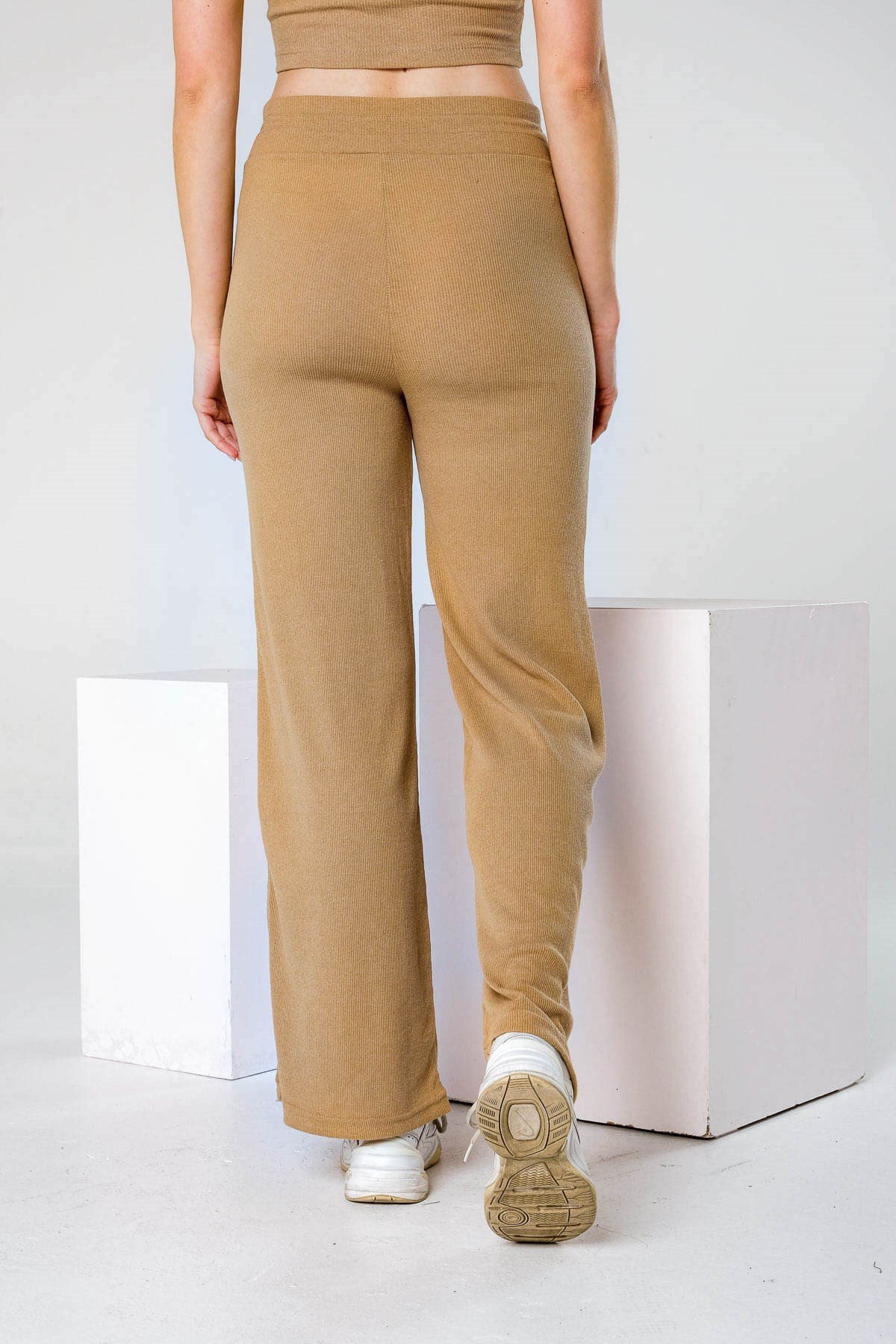 Krem Rengi Fitilli Eşofman Bustiyer Takım ve diğer Spor Giyim modellerimiz için online alışveriş mağazamızı ziyaret edin. 