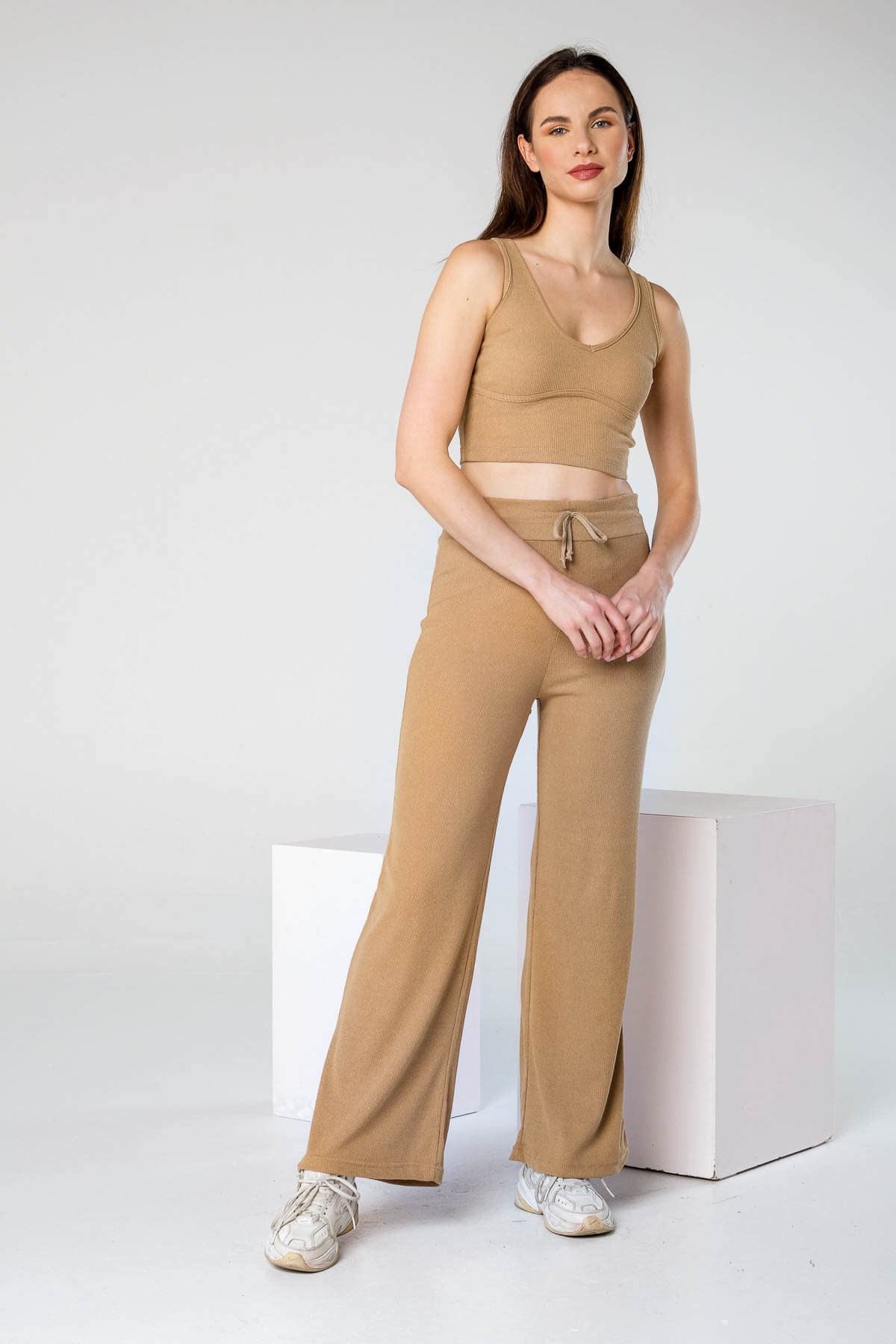 Krem Rengi Fitilli Eşofman Bustiyer Takım ve diğer Spor Giyim modellerimiz için online alışveriş mağazamızı ziyaret edin. 