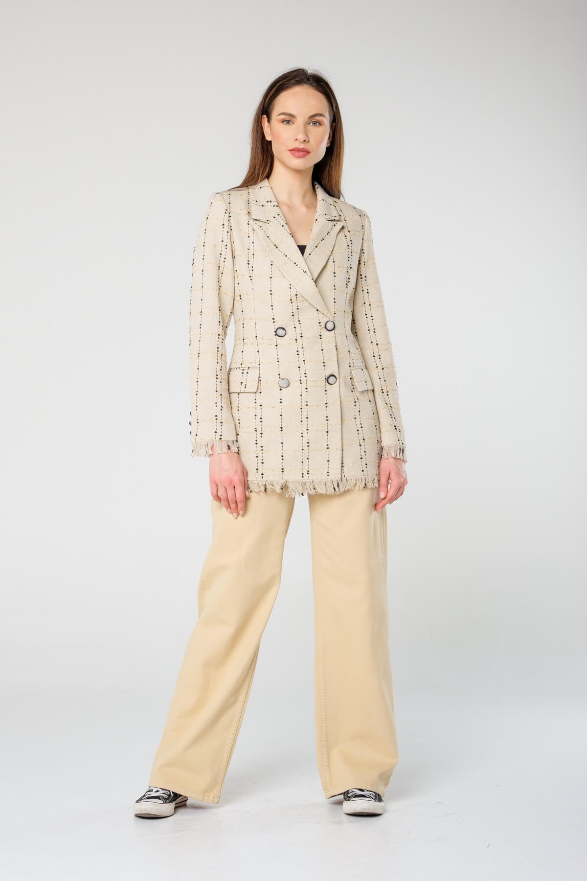 Krem Rengi Siyah-Sarı Ekoseli Kruvaze Yaka Önden Düğmeli Tuvit Keten Ceket  ve diğer Ceket modellerimiz için online alışveriş mağazamızı ziyaret edin. 