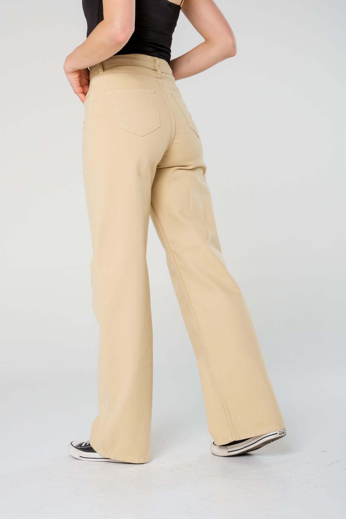 Krem Rengi Yüksek Bel Straight Bol Paça Kot Pantolon ve diğer Pantolon modellerimiz için online alışveriş mağazamızı ziyaret edin. 