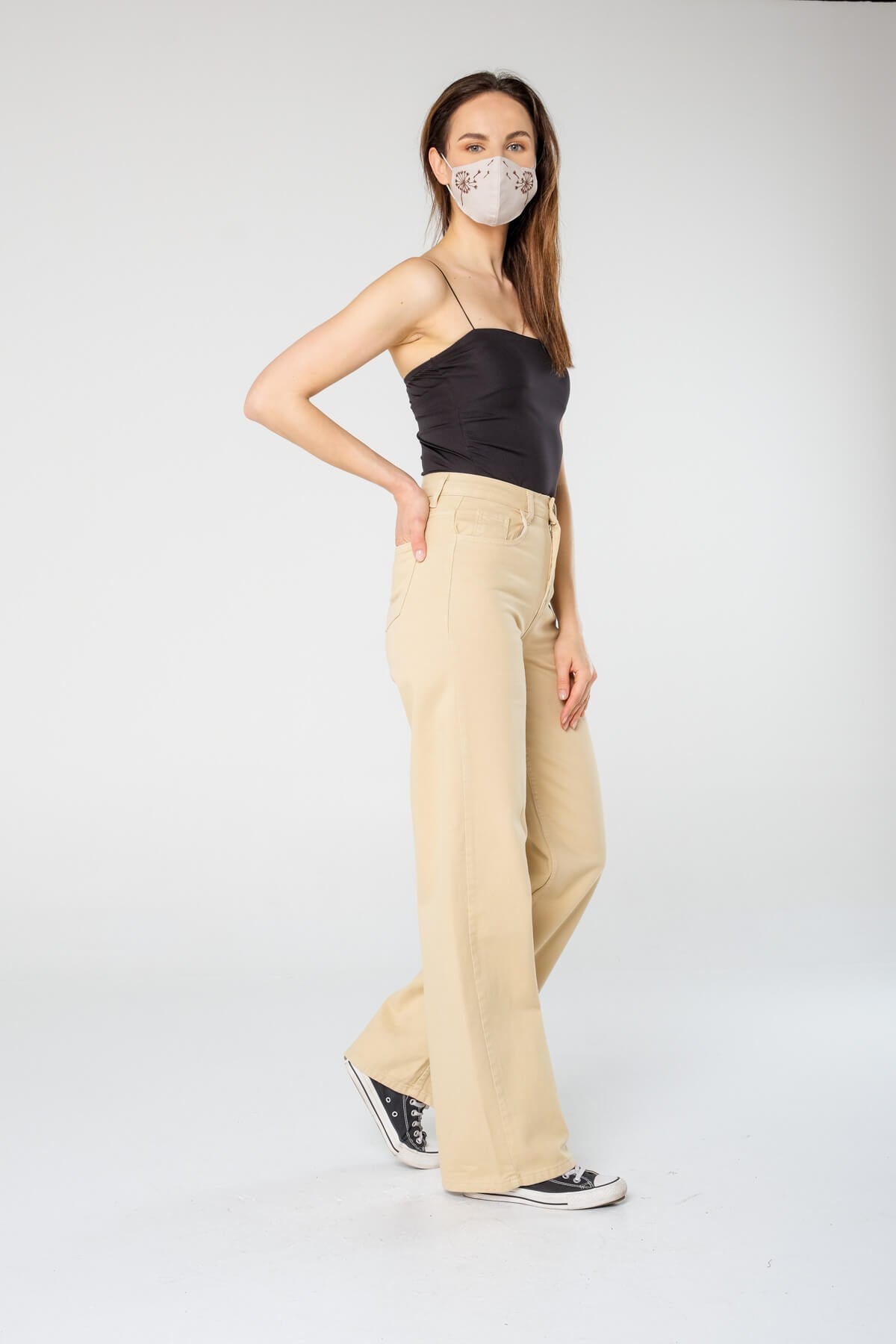 Krem Rengi Yüksek Bel Straight Bol Paça Kot Pantolon ve diğer Pantolon modellerimiz için online alışveriş mağazamızı ziyaret edin. 